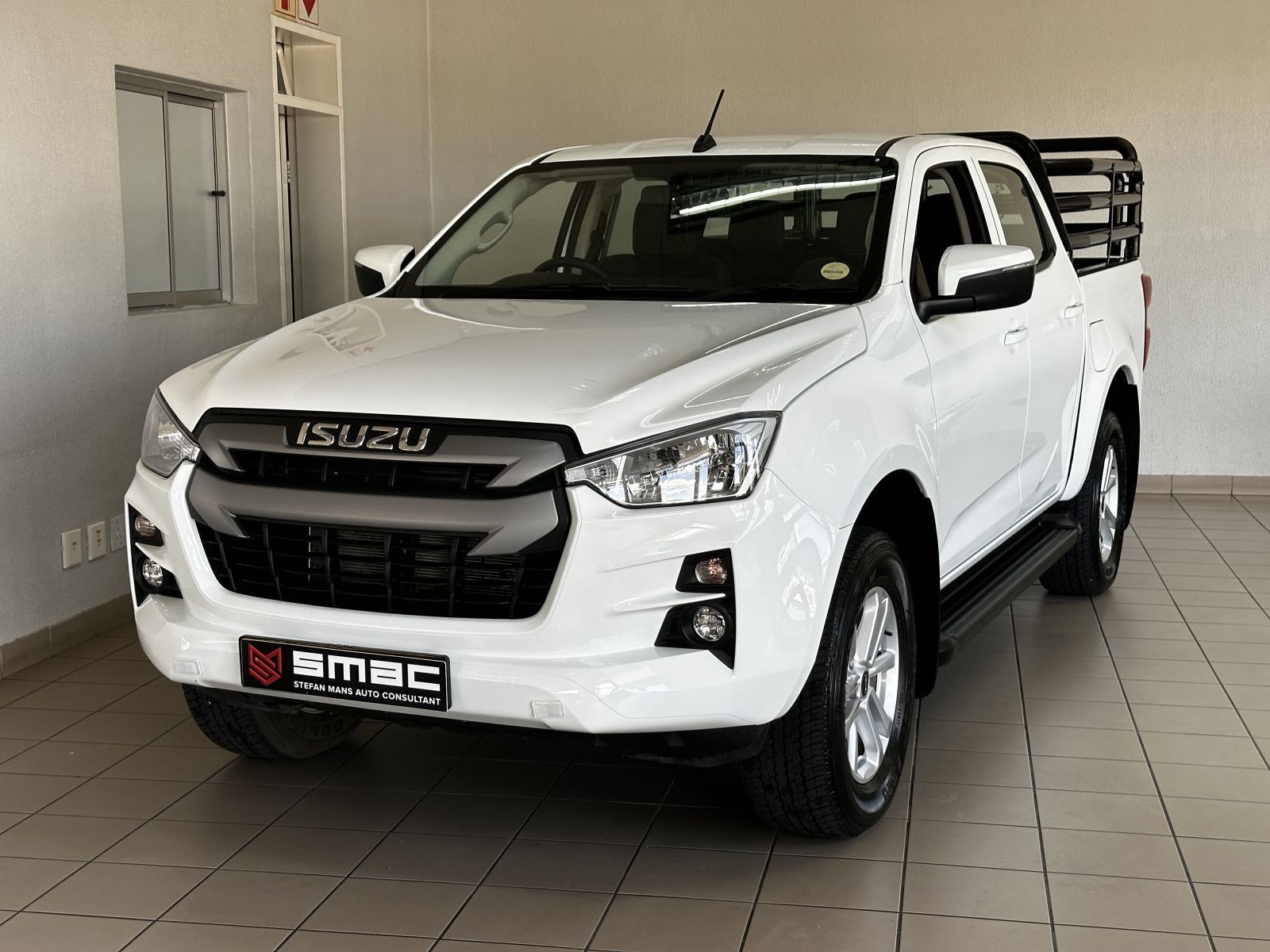 2024 Isuzu D-MAX photo 1
