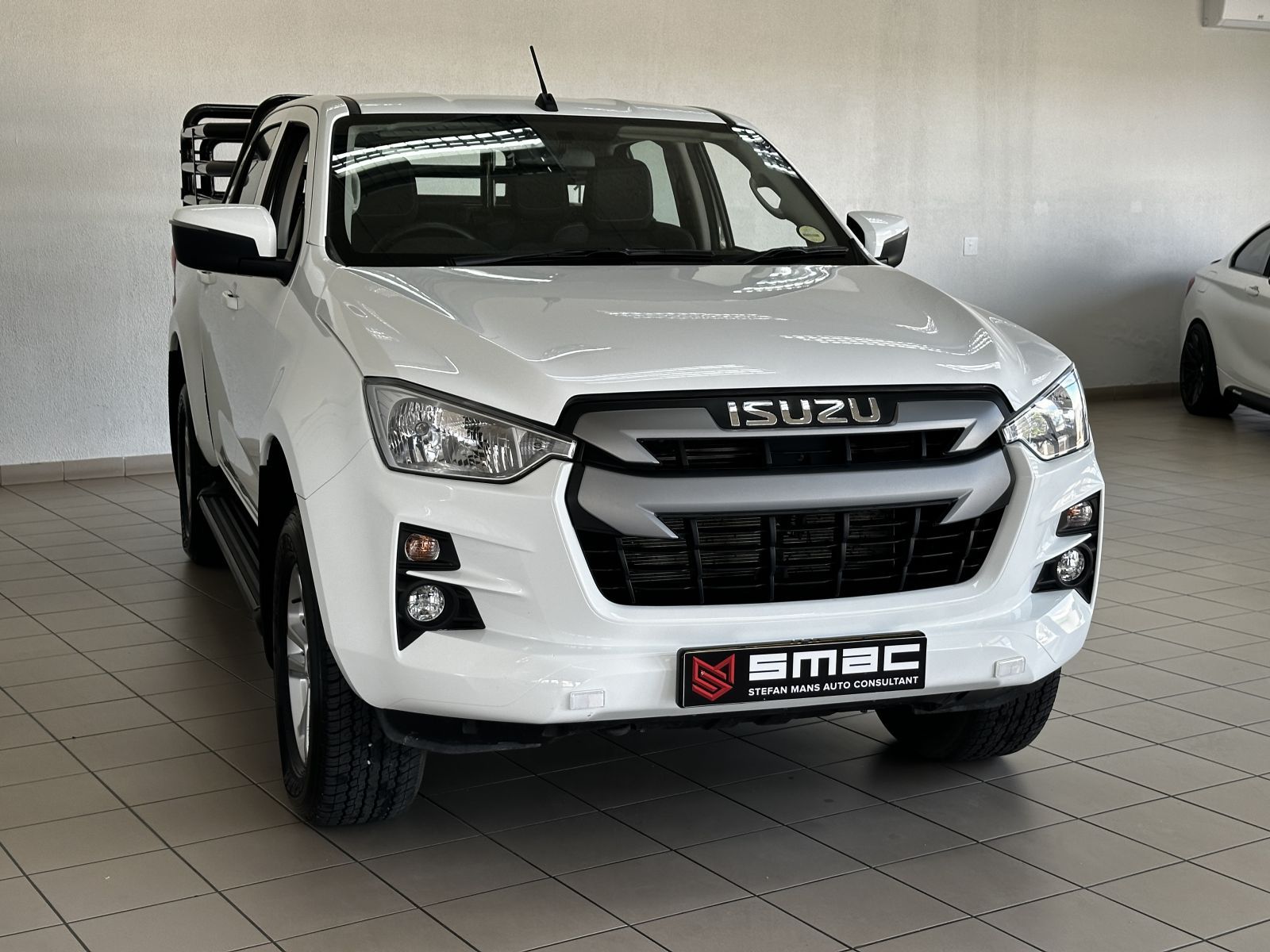 2024 Isuzu D-MAX photo 2
