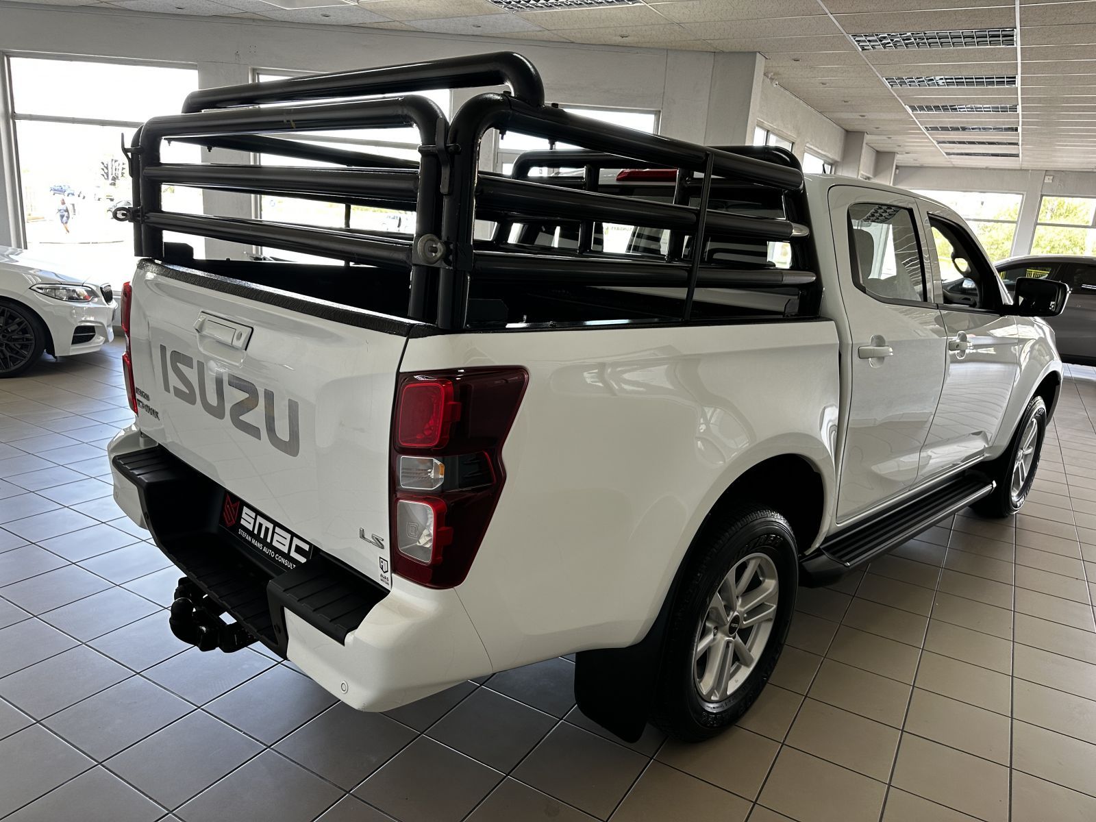 2024 Isuzu D-MAX photo 3