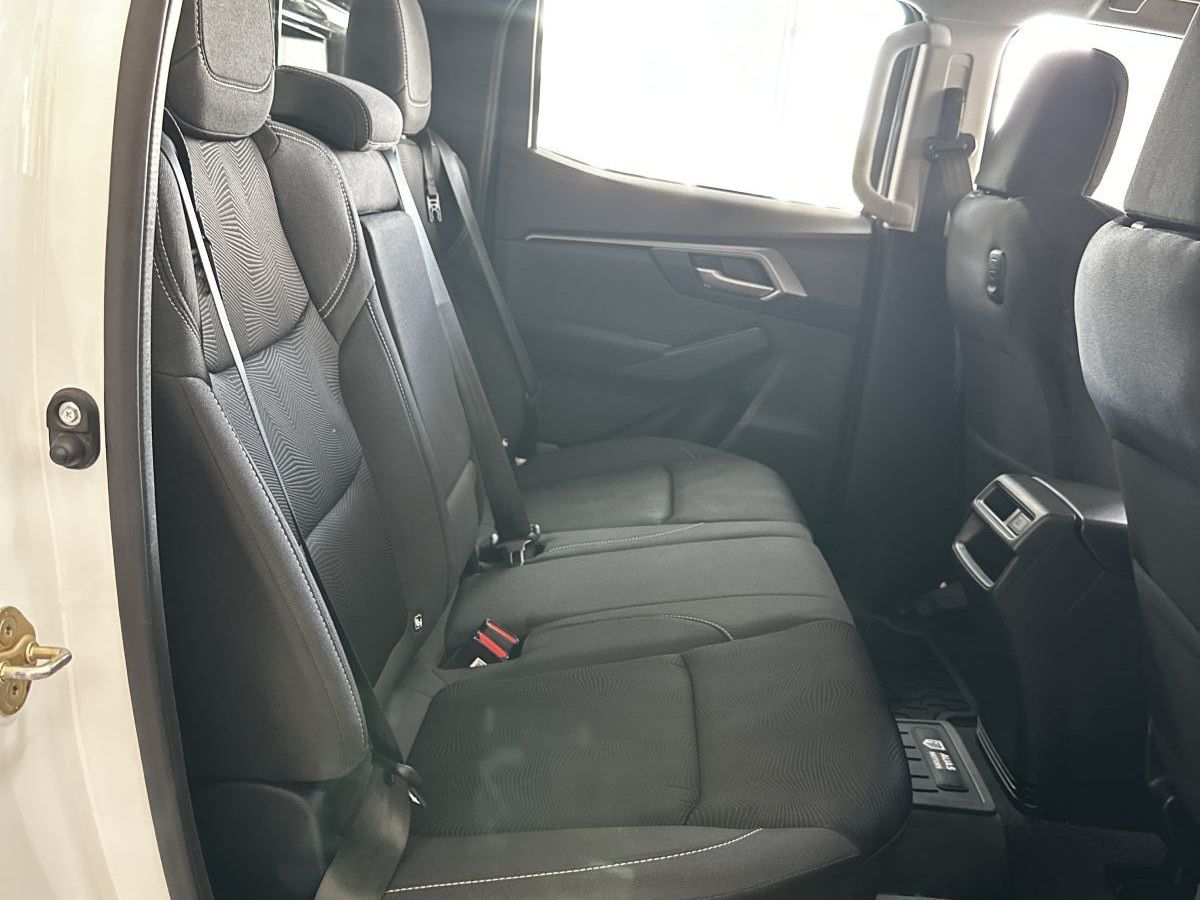 2024 Isuzu D-MAX photo 5