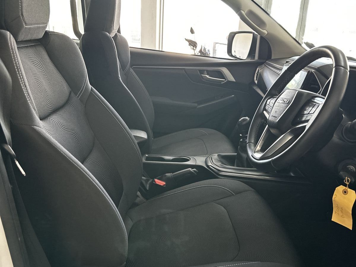 2024 Isuzu D-MAX photo 6