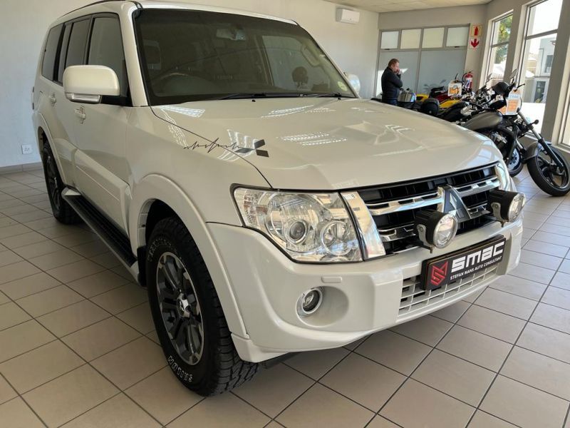 2014 Mitsubishi Pajero photo 2