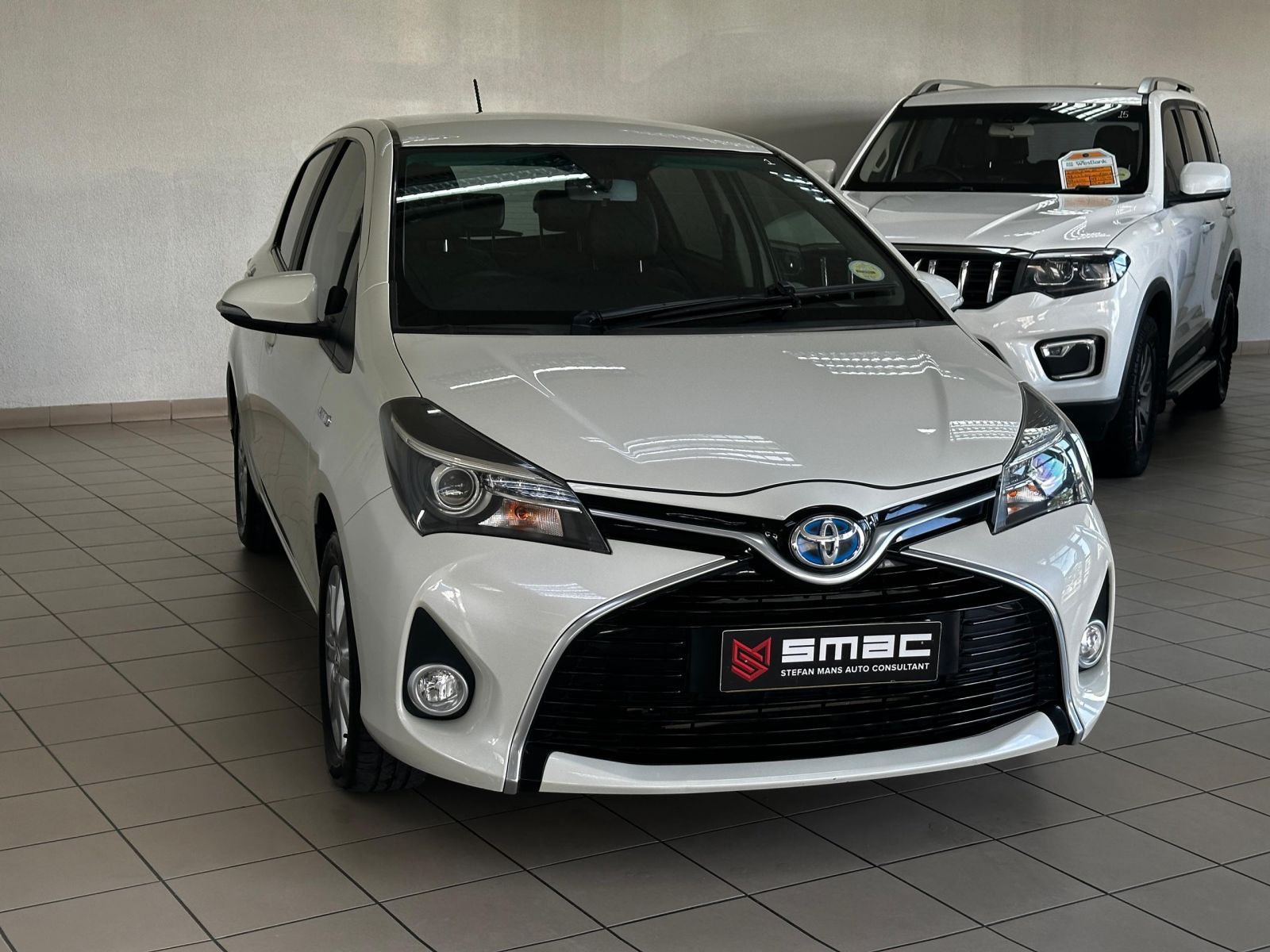 2015 Toyota Yaris photo 2