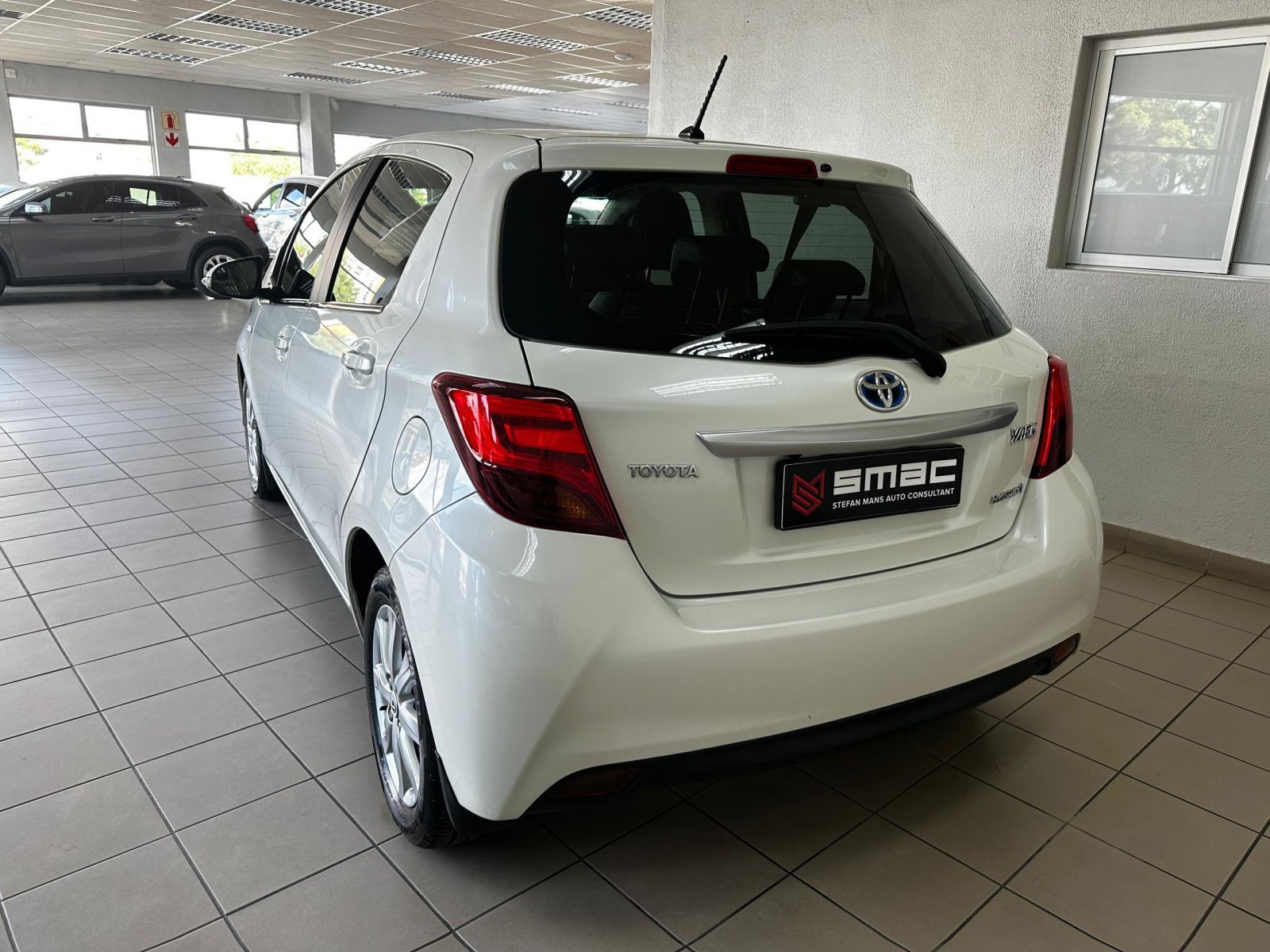 2015 Toyota Yaris photo 4