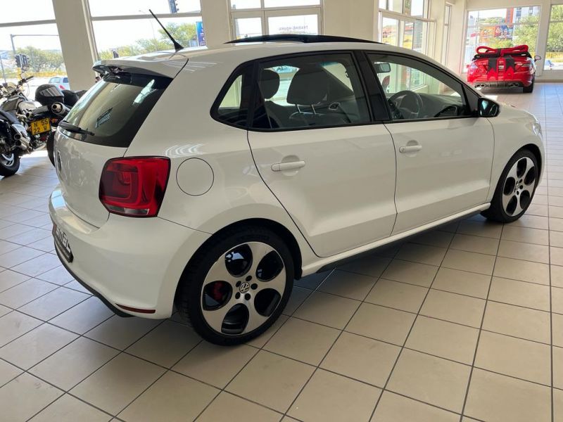 2013 Volkswagen Polo photo 3