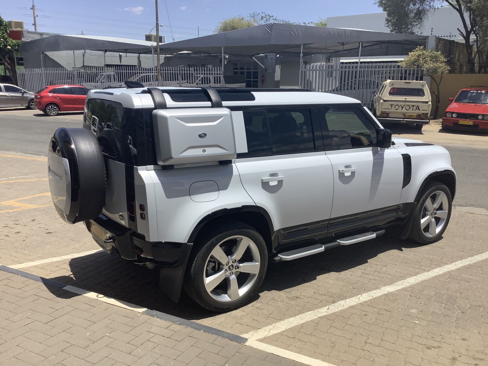 2023 Land Rover Defender photo 5
