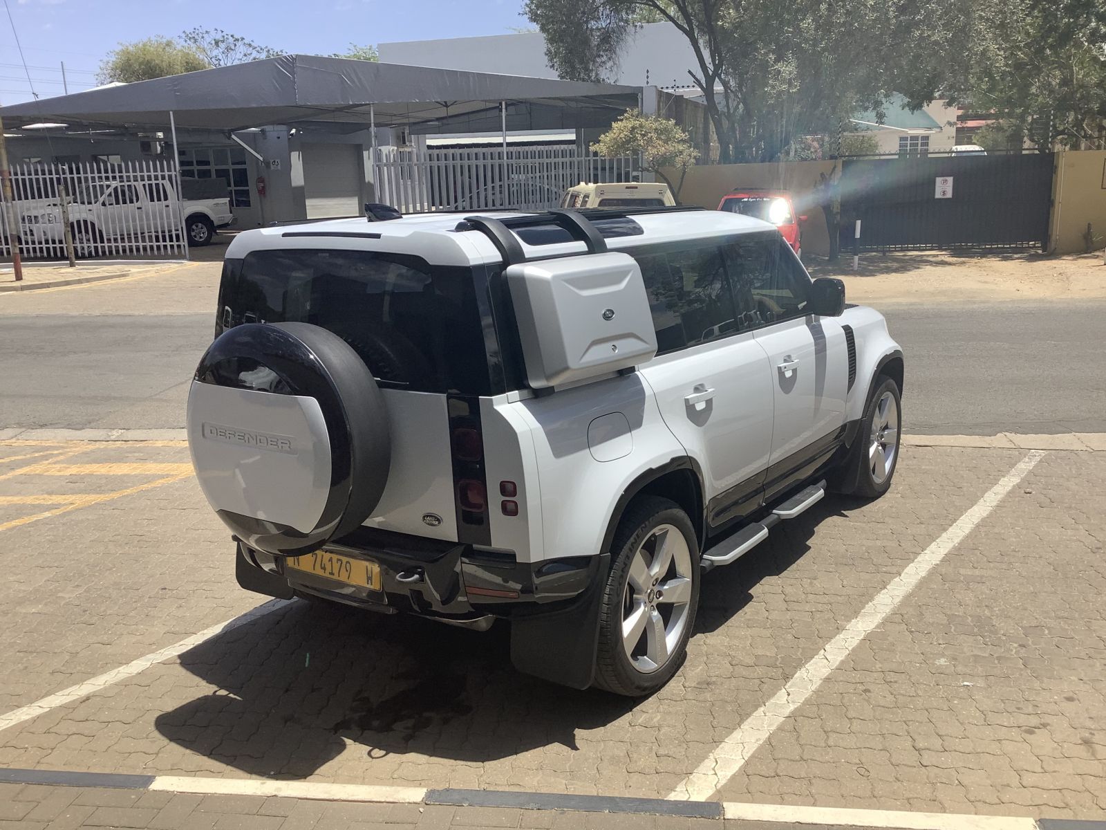 2023 Land Rover Defender photo 6