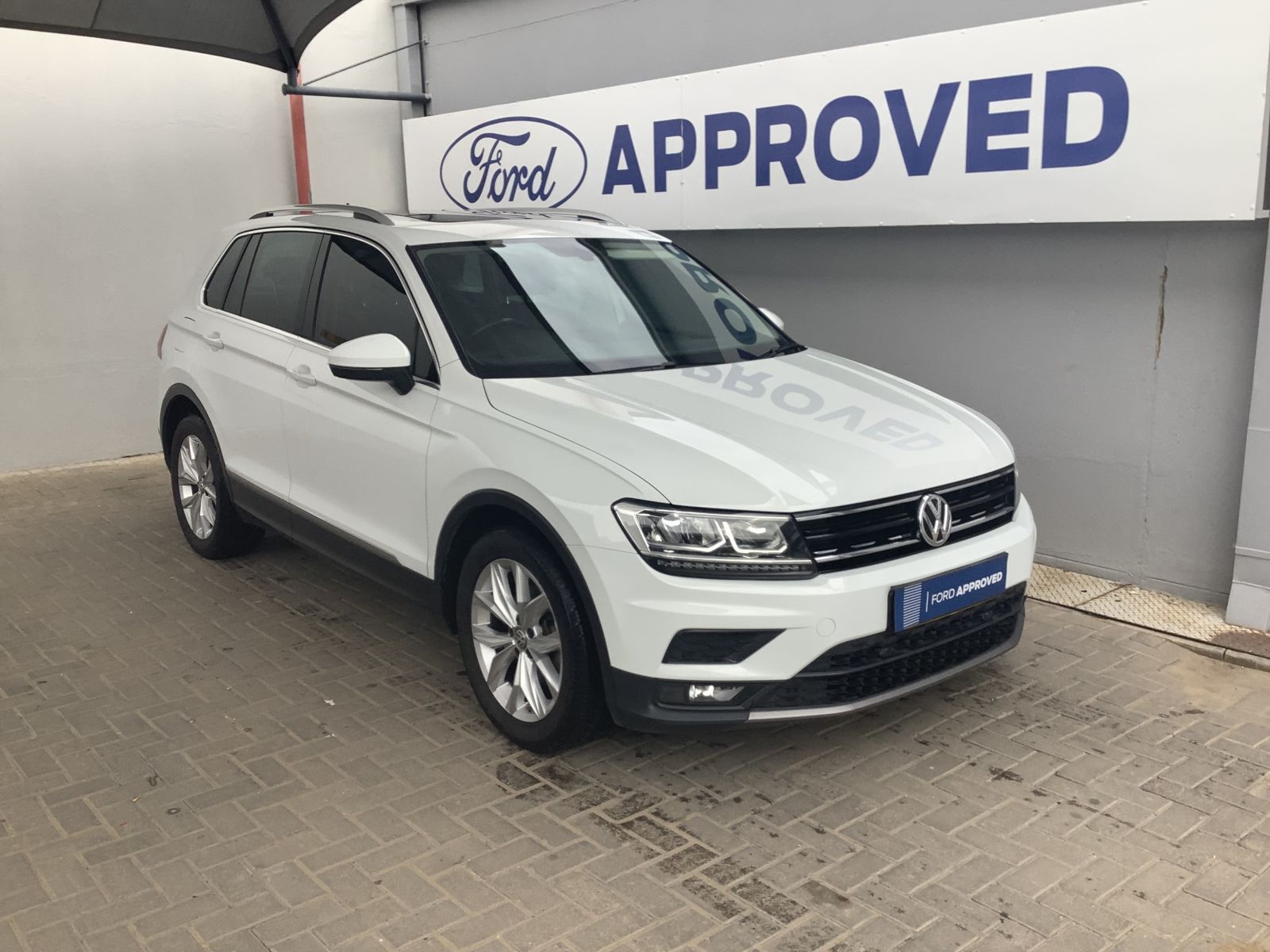 2019 Volkswagen Tiguan photo 2