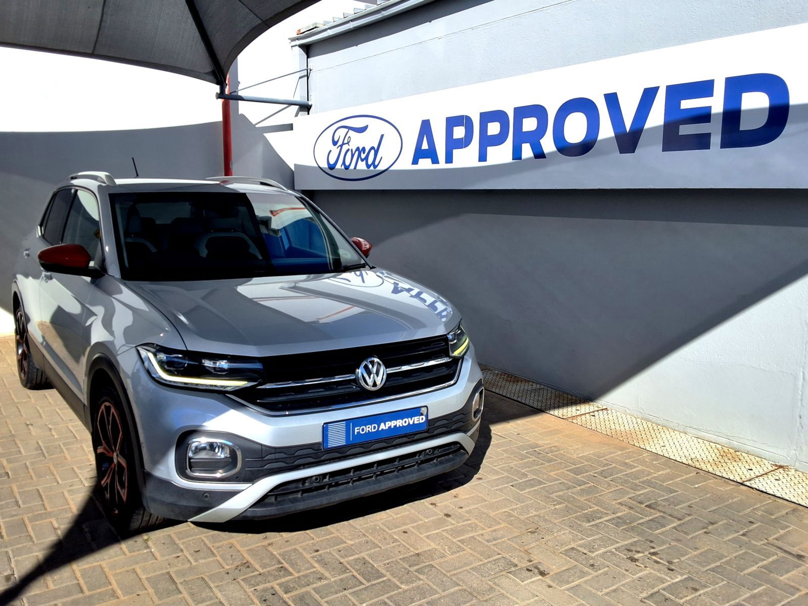 2020 Volkswagen T-Cross photo 2