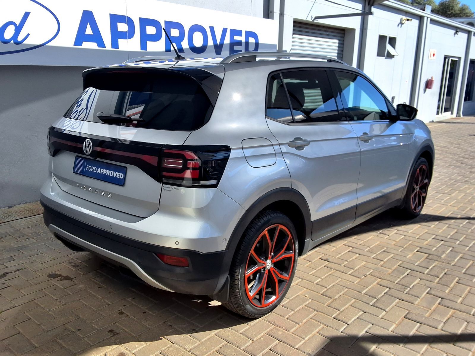 2020 Volkswagen T-Cross photo 3