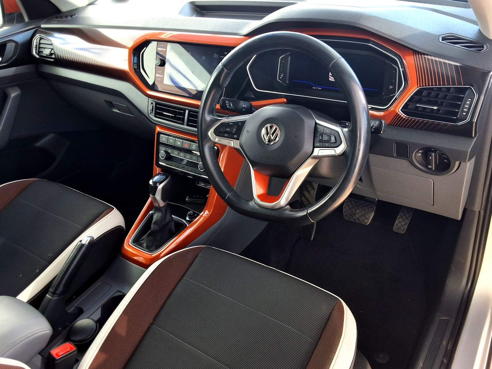 2020 Volkswagen T-Cross photo 4