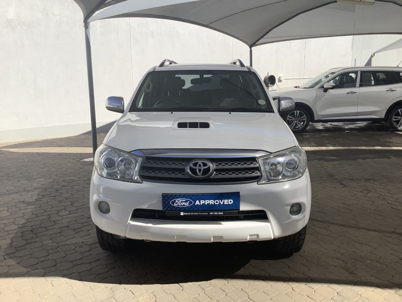 2010 Toyota Fortuner photo 2