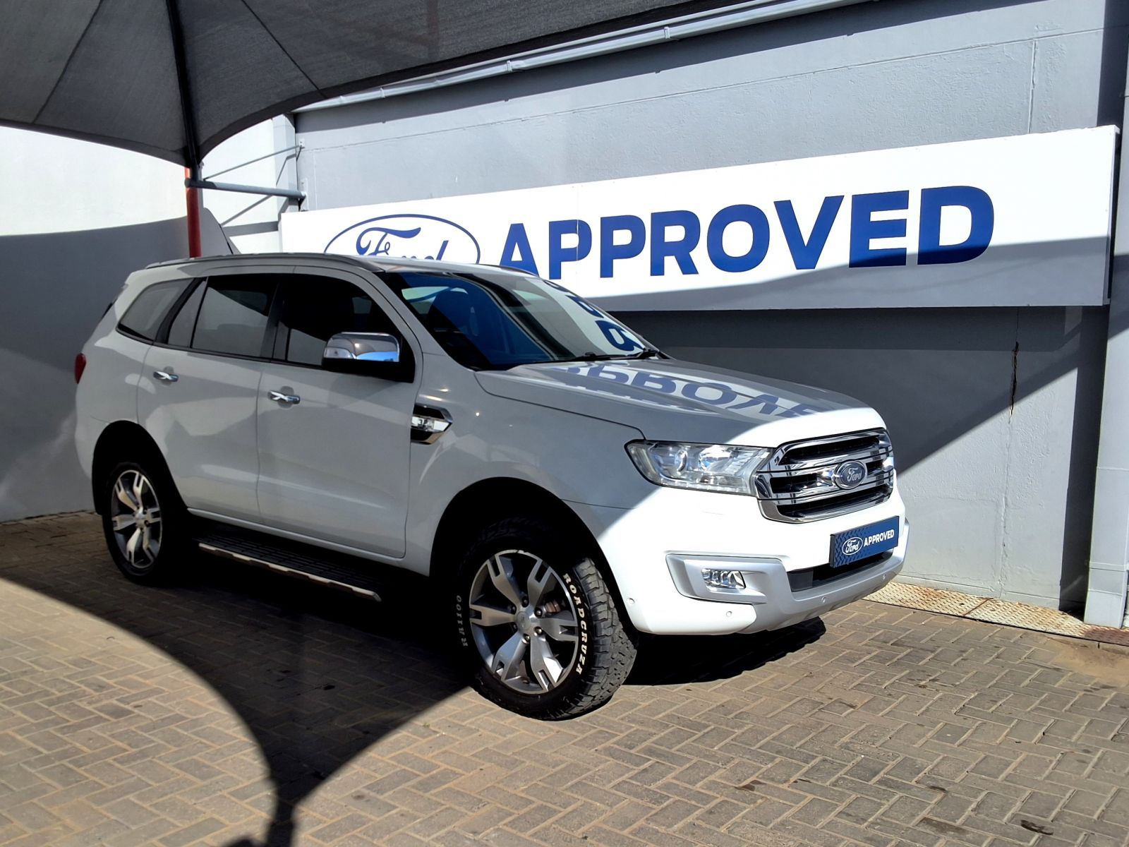 2016 Ford Everest photo 3