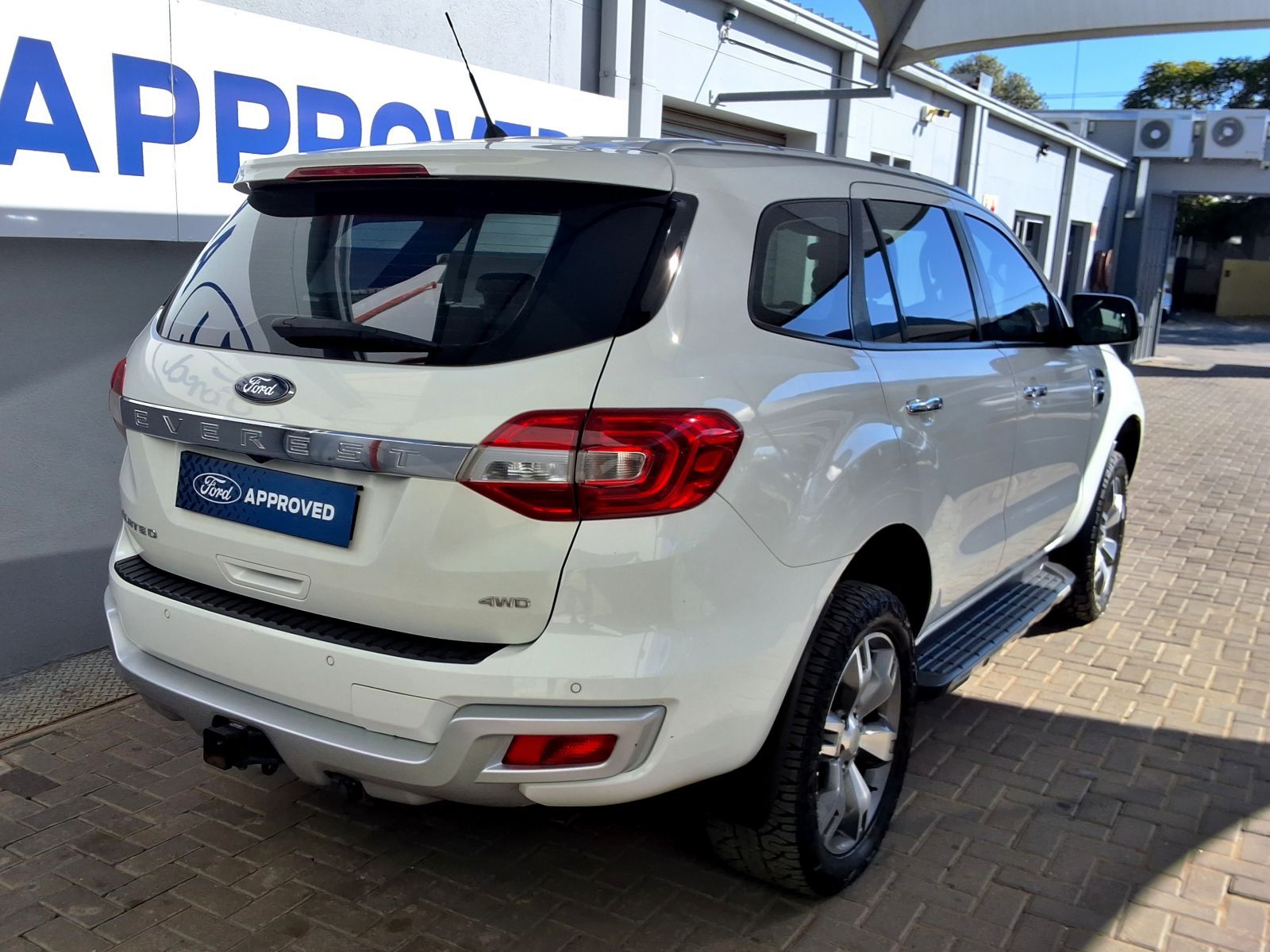 2016 Ford Everest photo 4