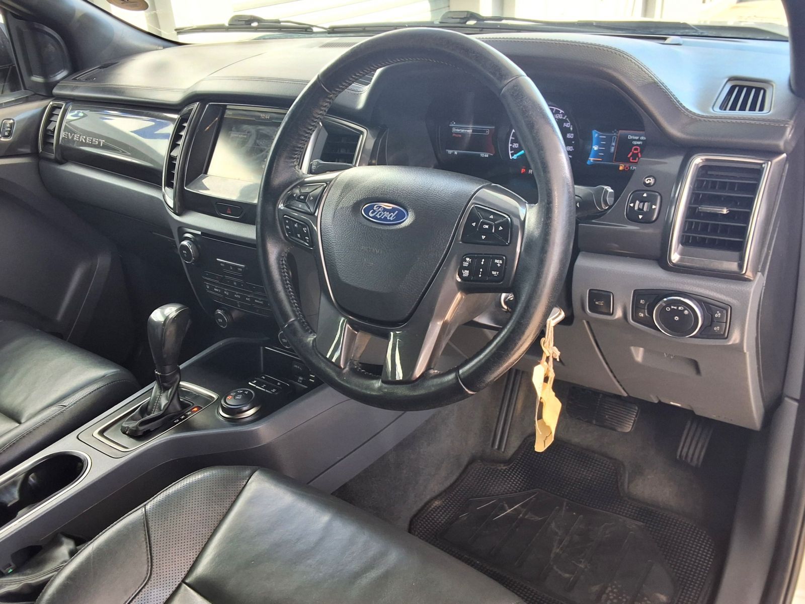 2016 Ford Everest photo 5