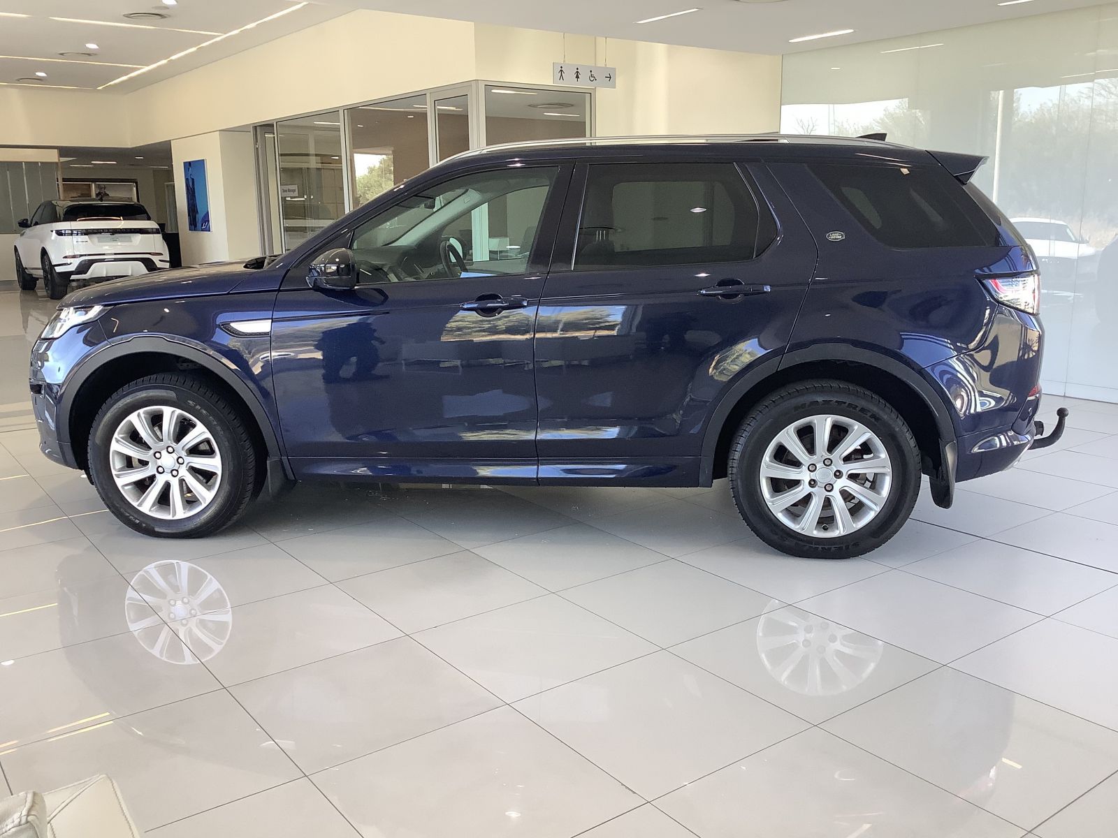 2018 Land Rover Discovery photo 1