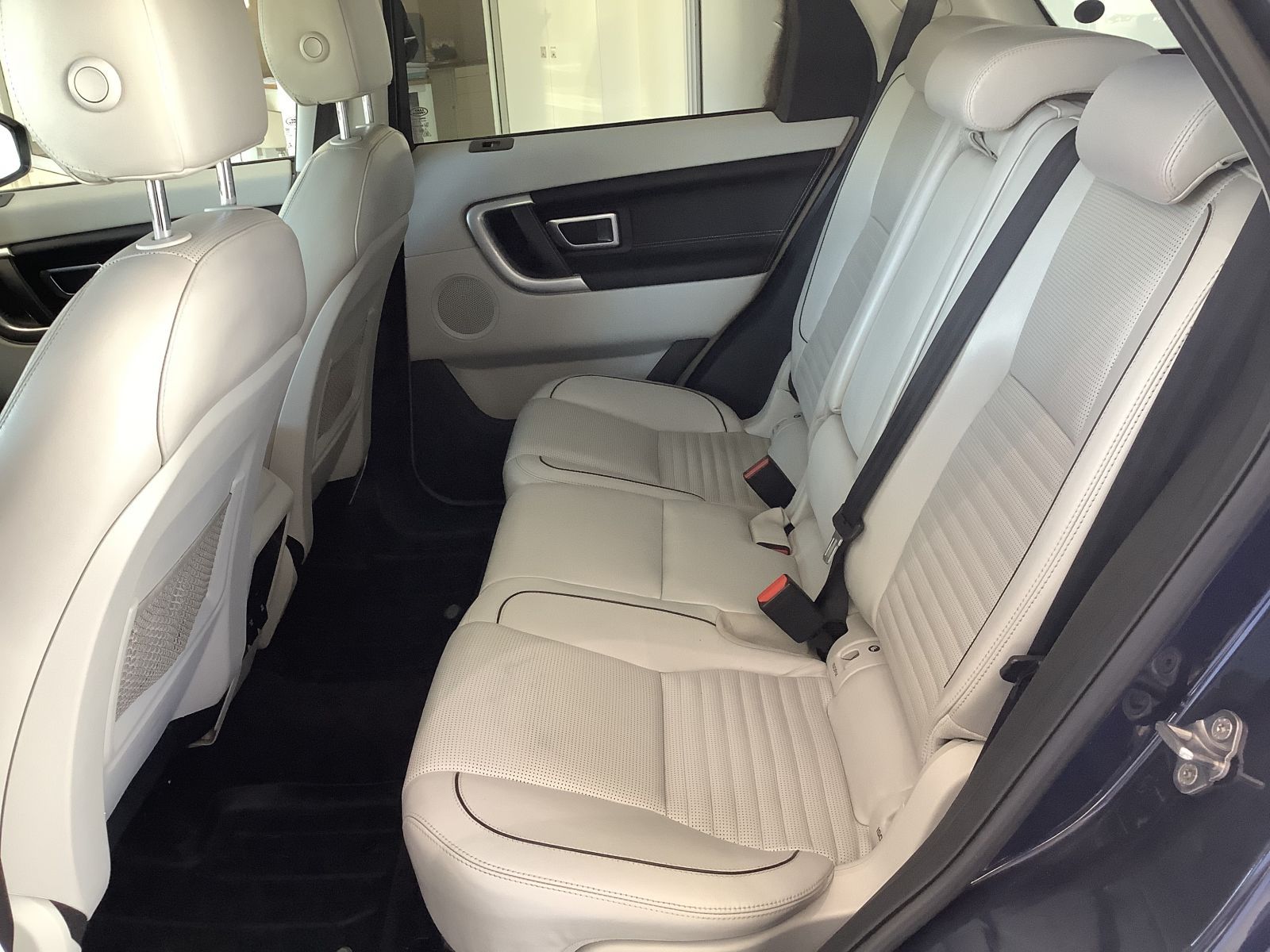 2018 Land Rover Discovery photo 11