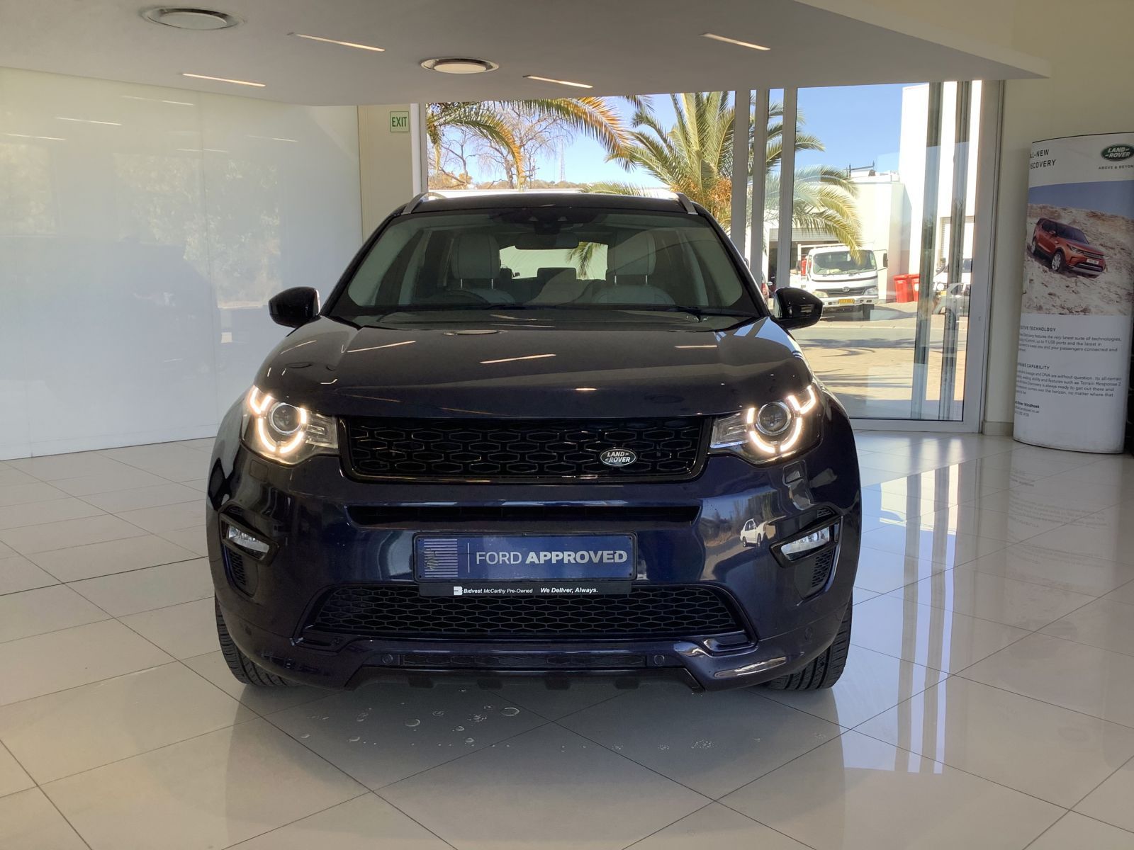 2018 Land Rover Discovery photo 3