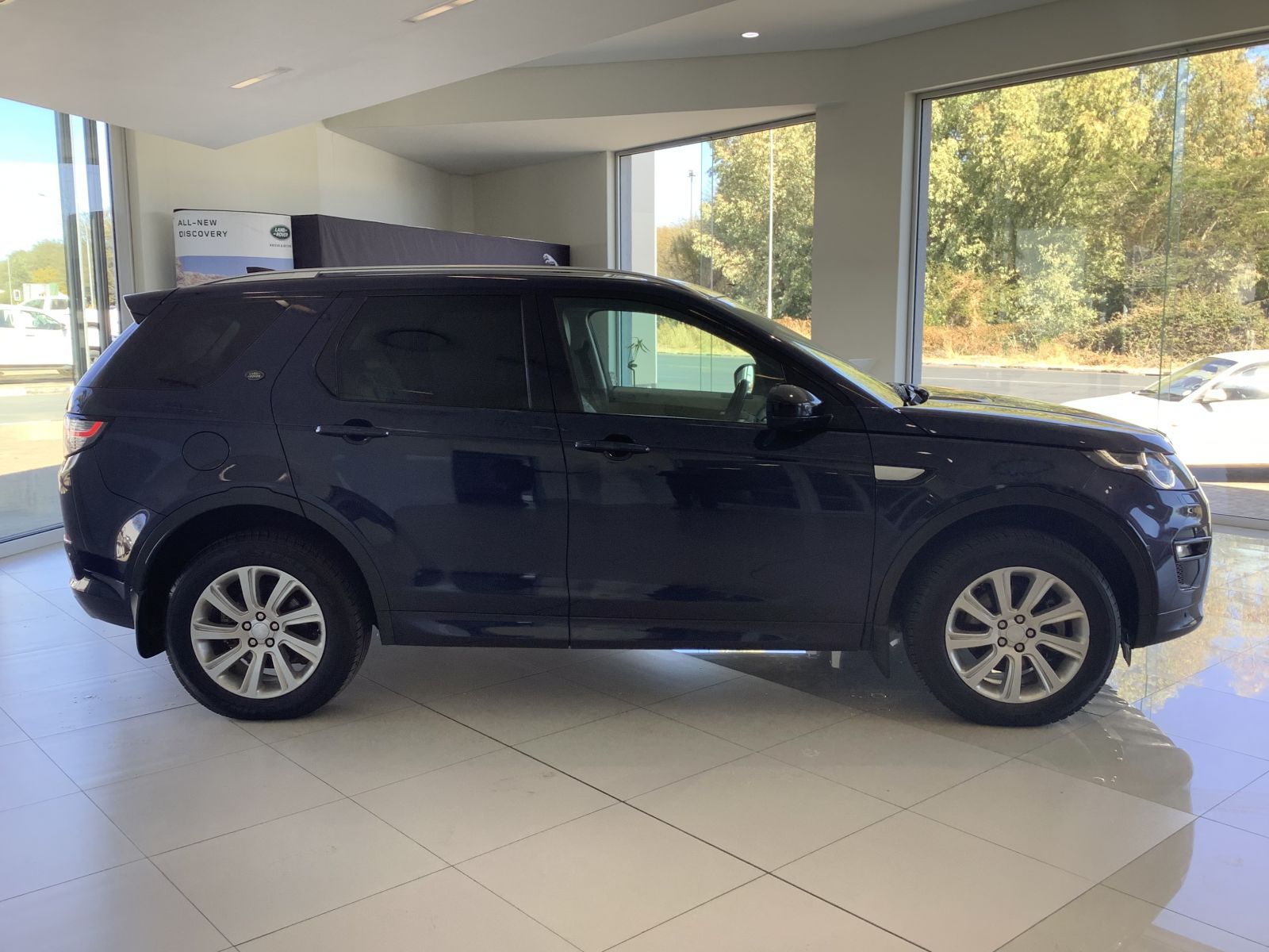 2018 Land Rover Discovery photo 4