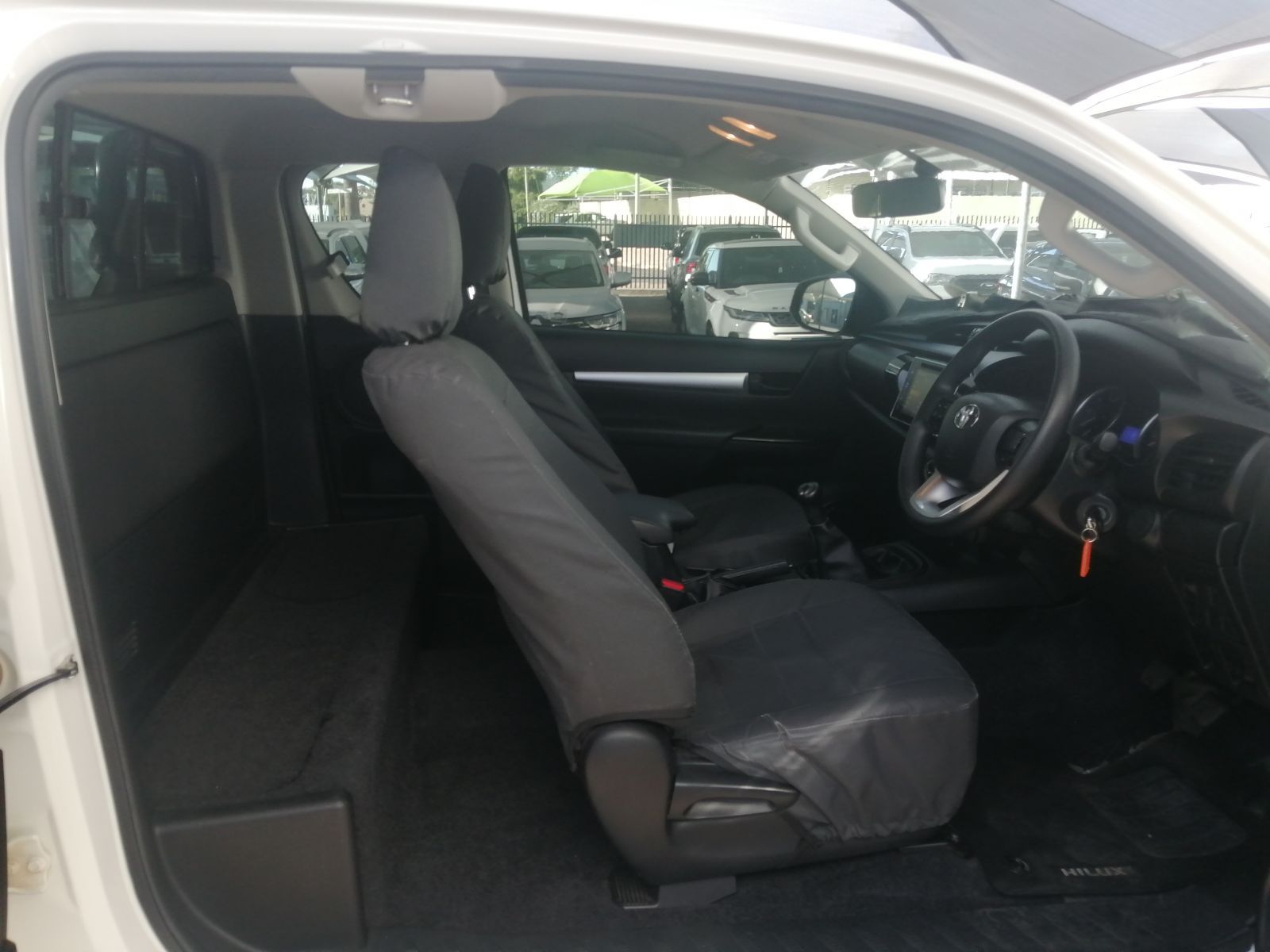 2019 Toyota Hilux photo 2