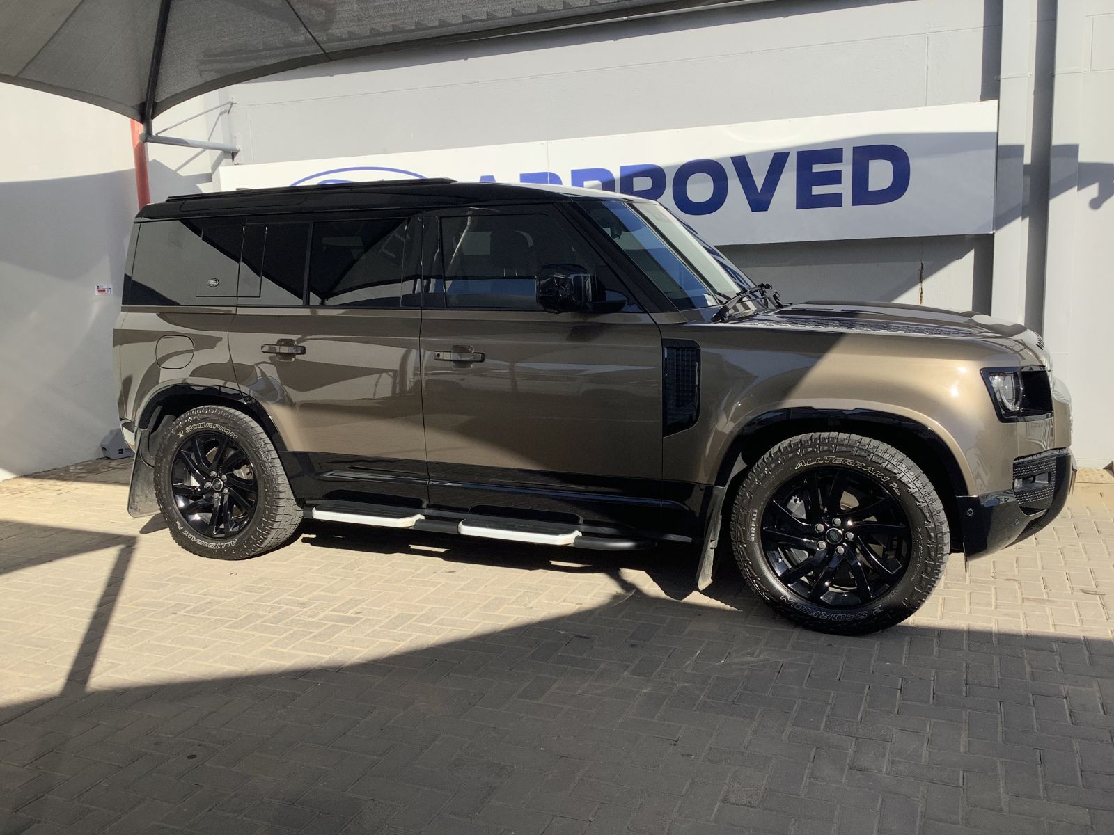 2023 Land Rover Defender photo 4