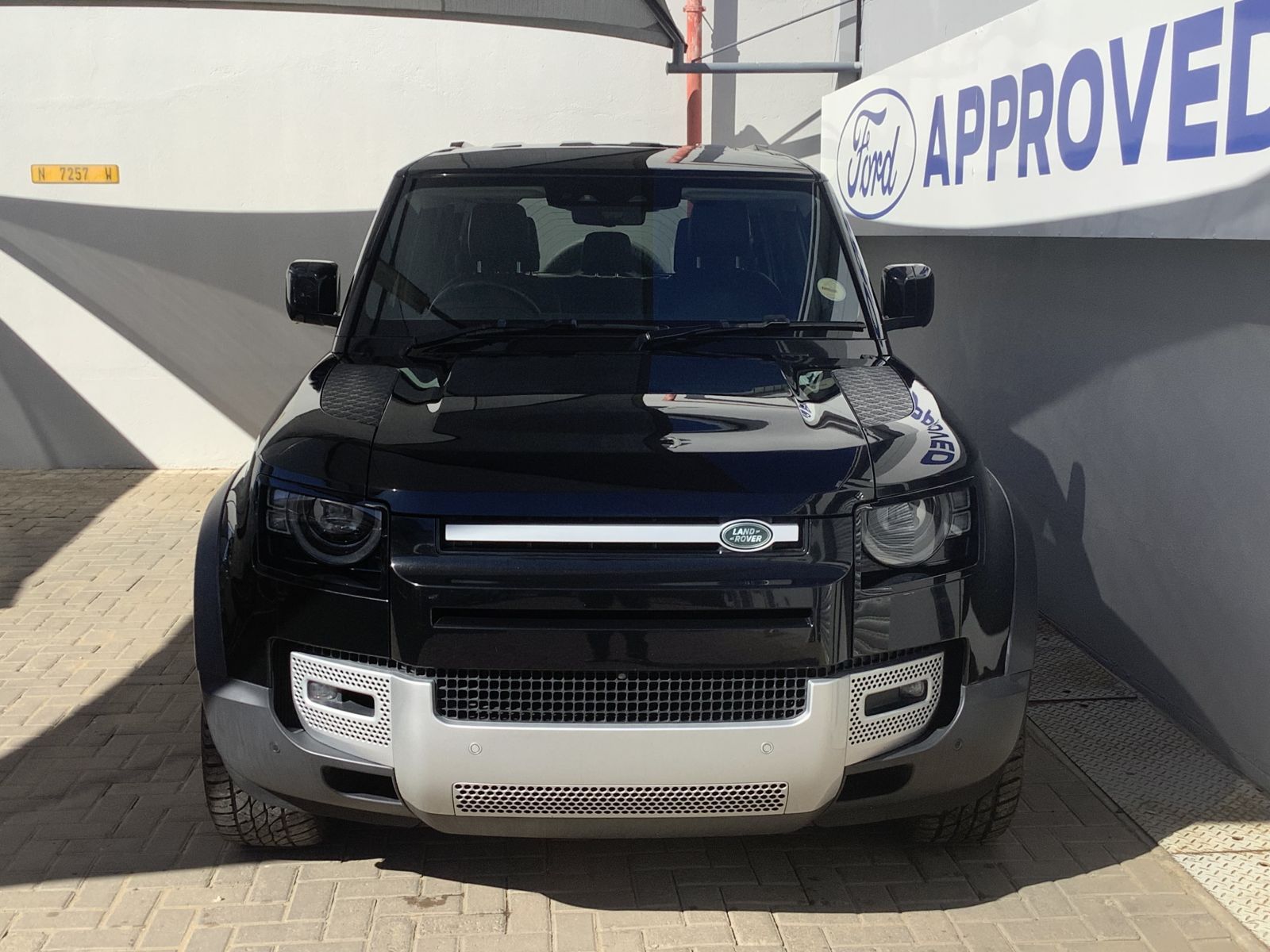 2020 Land Rover Defender photo 3
