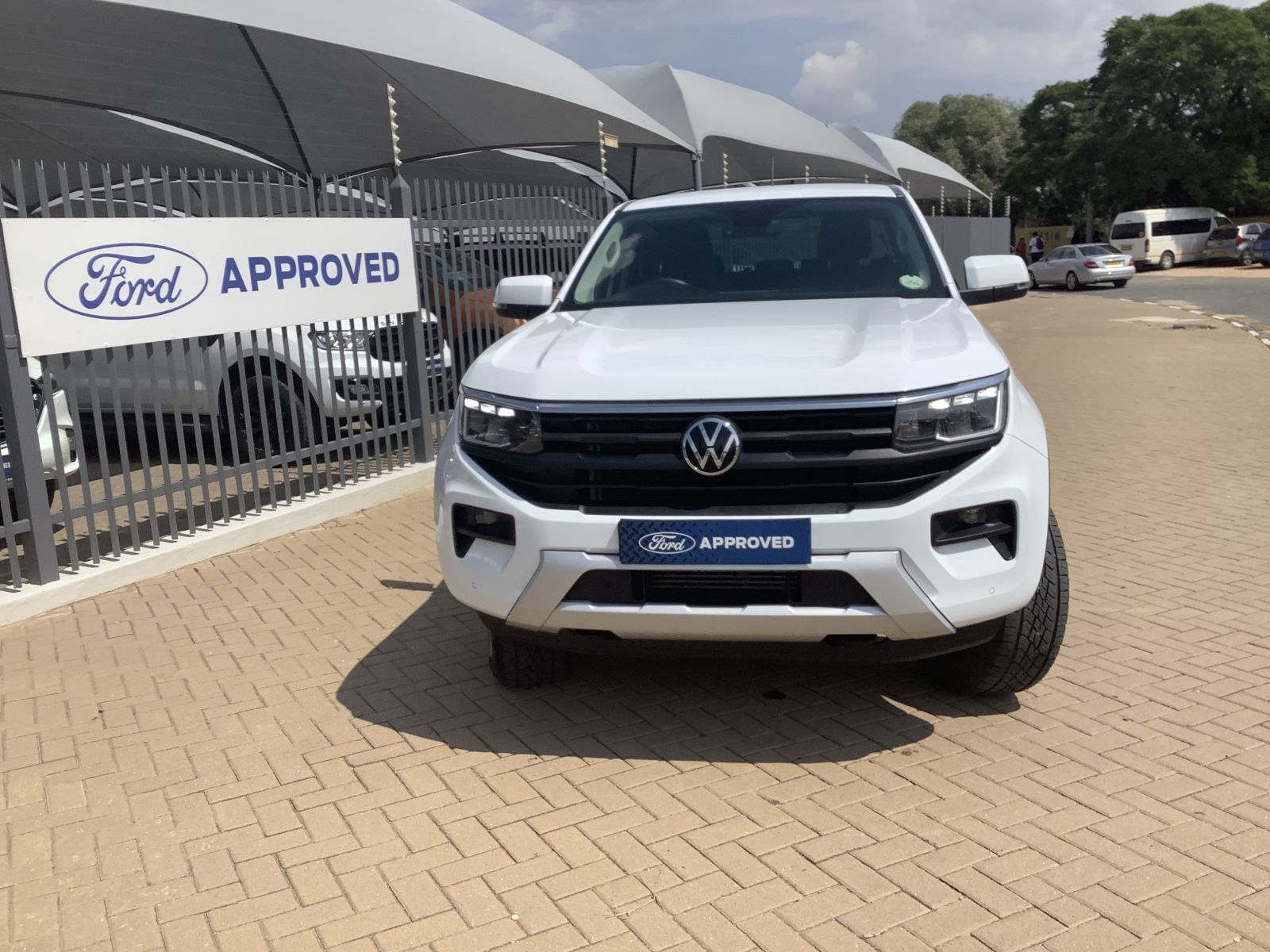 2023 Volkswagen Amarok photo 2