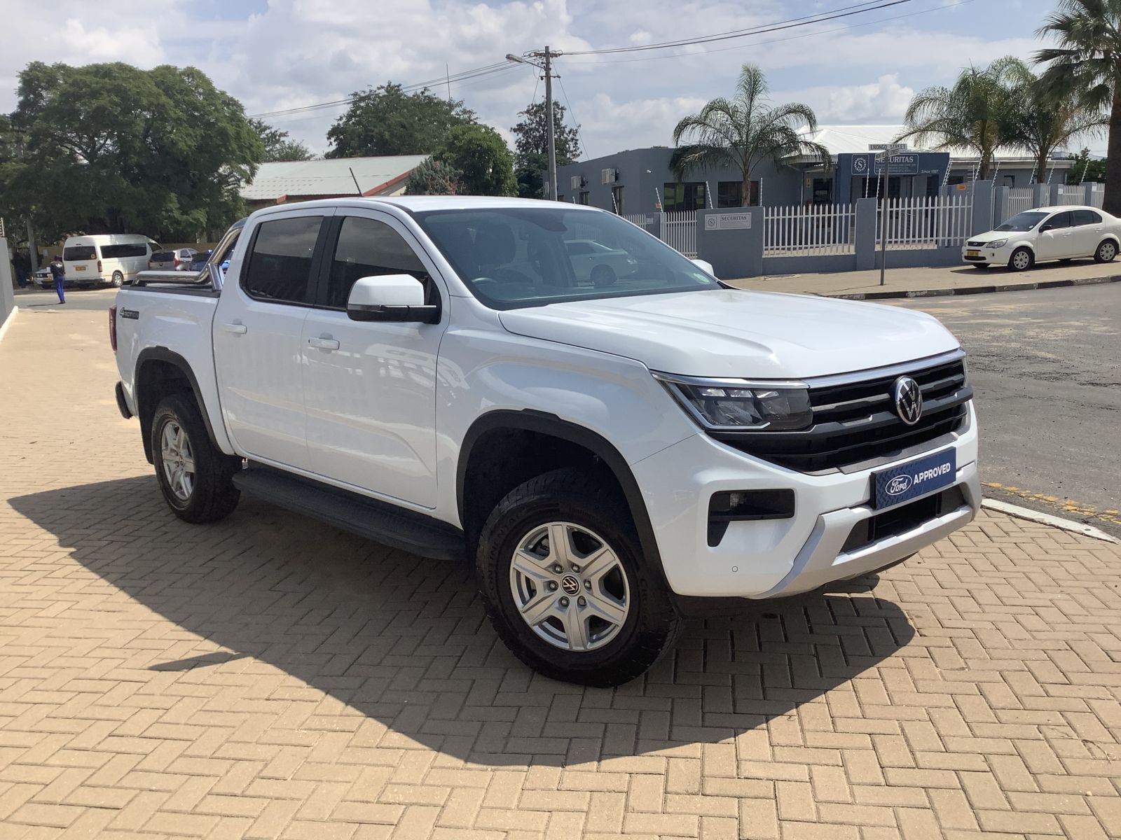 2023 Volkswagen Amarok photo 3