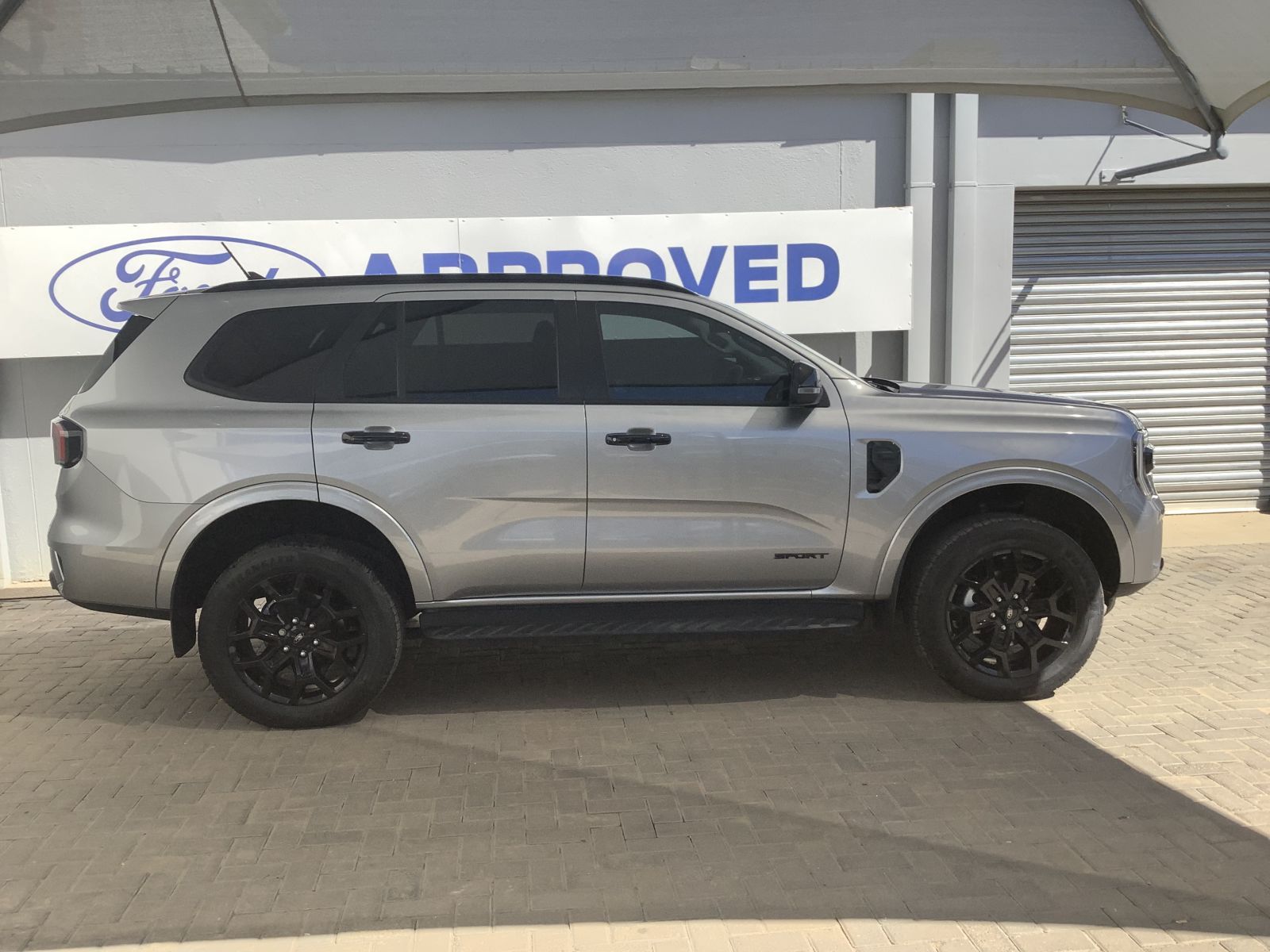 2024 Ford Everest photo 1