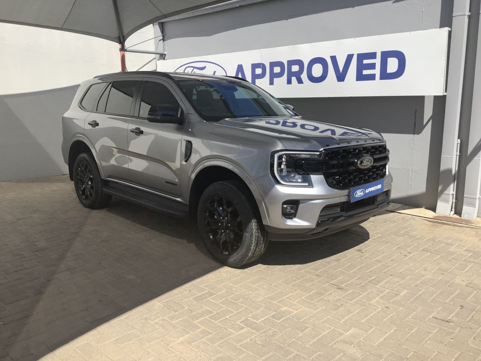 2024 Ford Everest photo 3