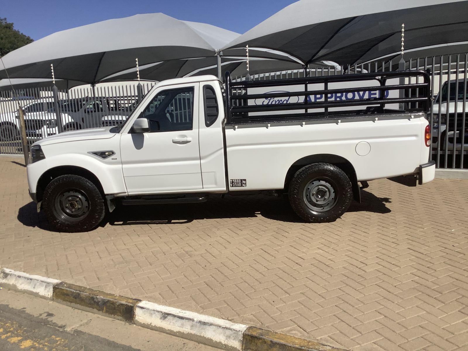 2021 Mahindra PIK UP photo 1