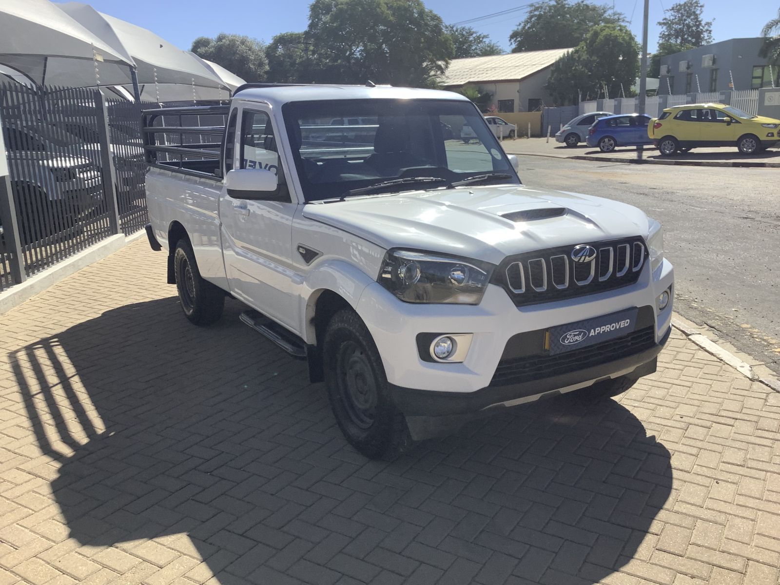 2021 Mahindra PIK UP photo 2
