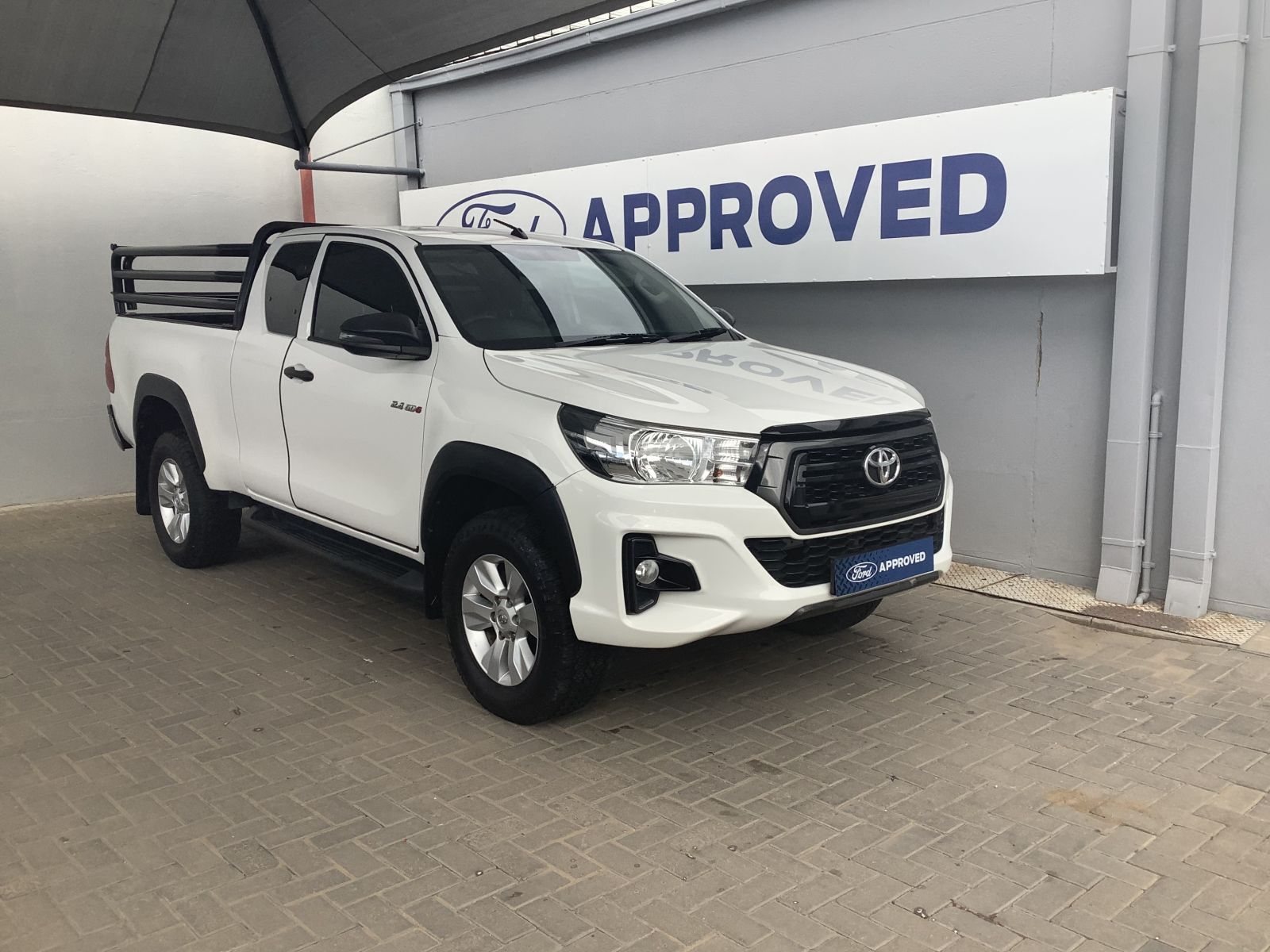 2019 Toyota Hilux photo 2