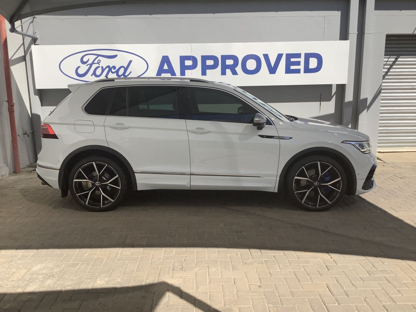 2023 Volkswagen Tiguan photo 1