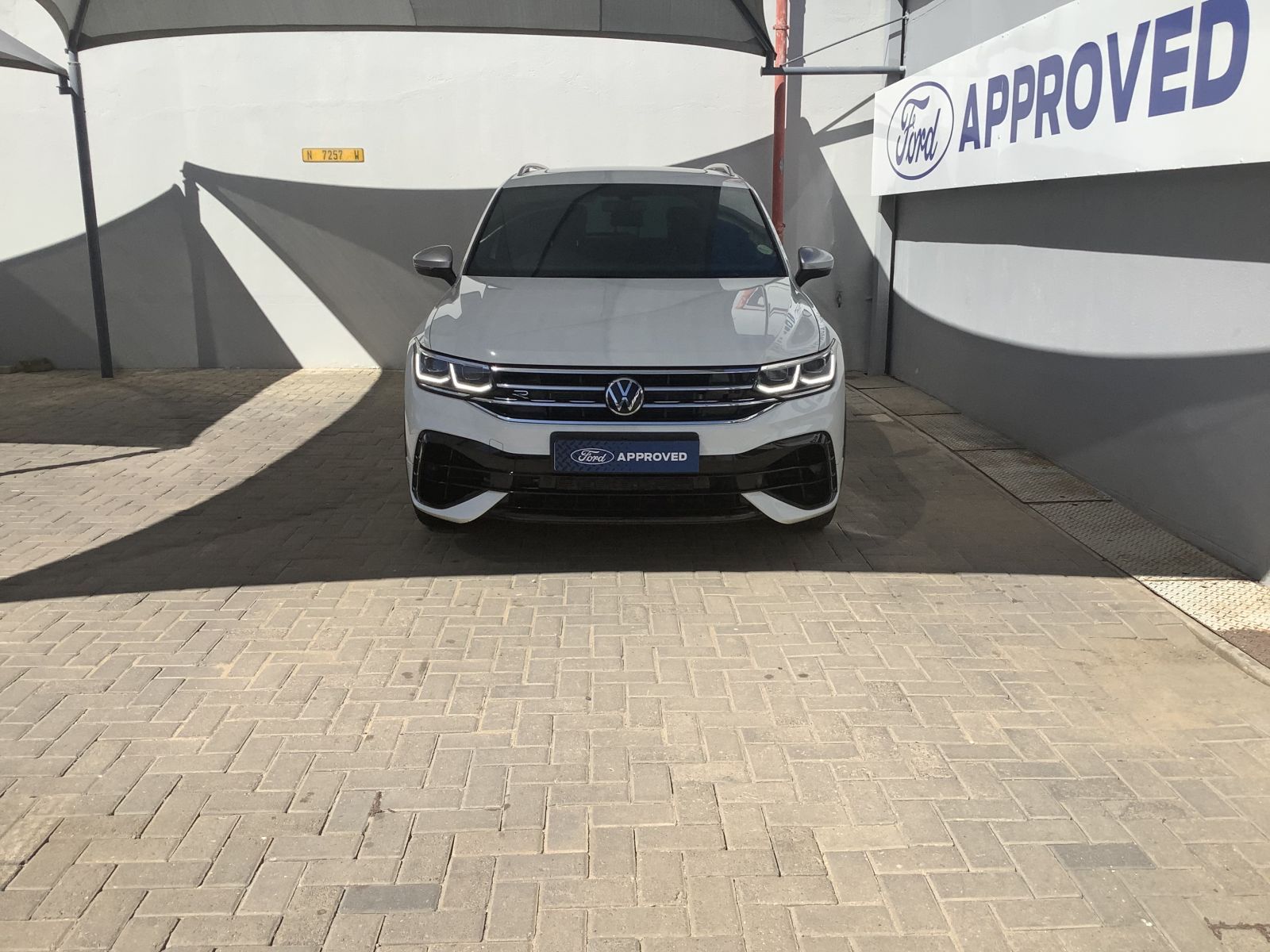 2023 Volkswagen Tiguan photo 2