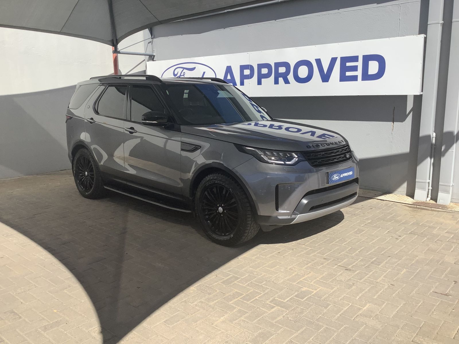 2021 Land Rover Discovery photo 1