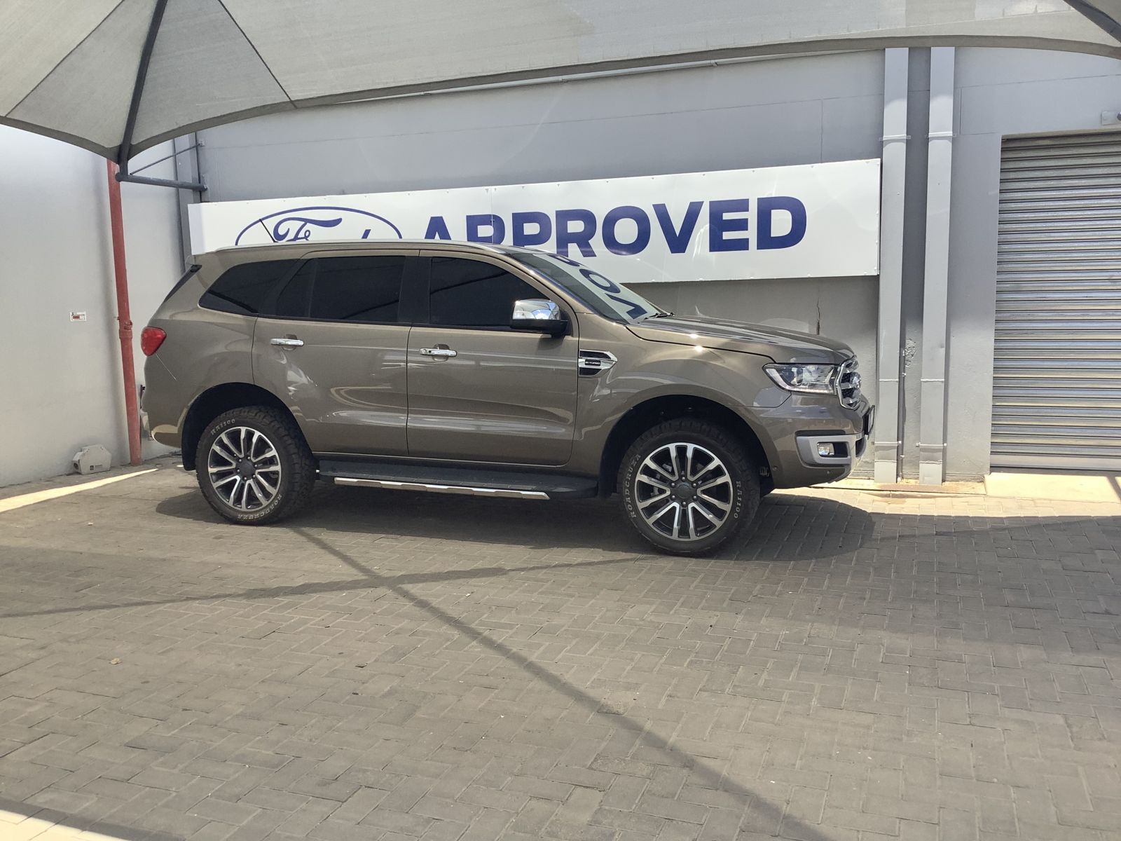 2021 Ford Everest photo 1