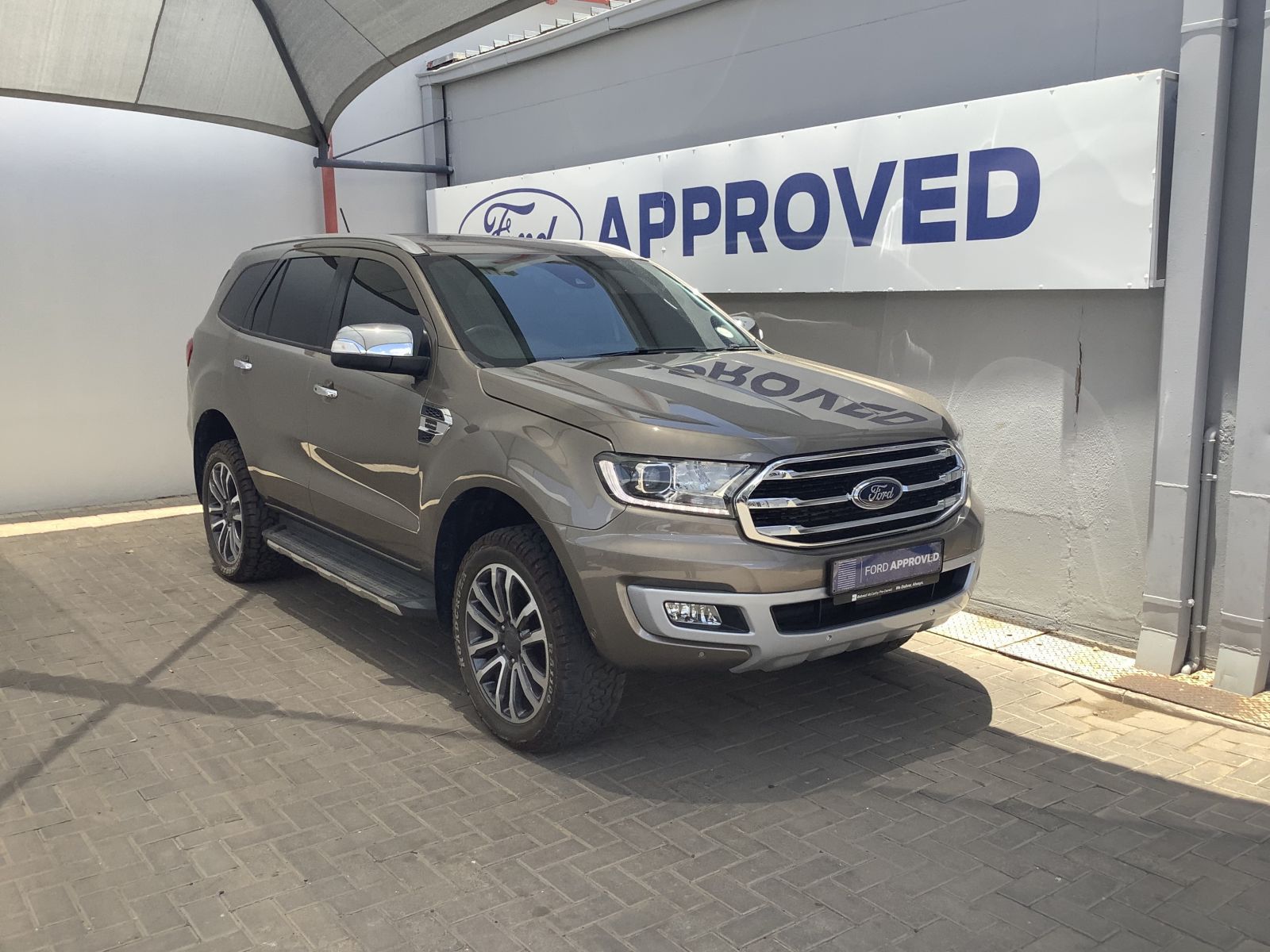 2021 Ford Everest photo 2