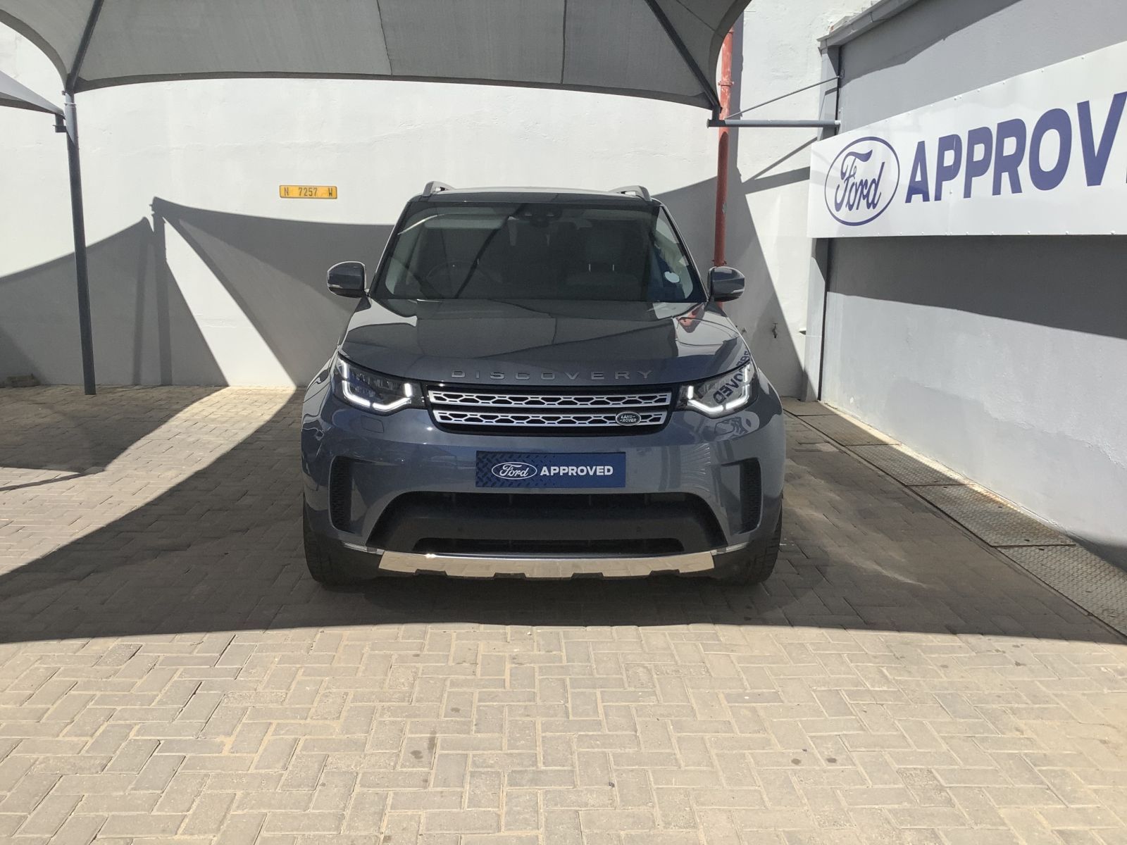 2020 Land Rover Discovery photo 3