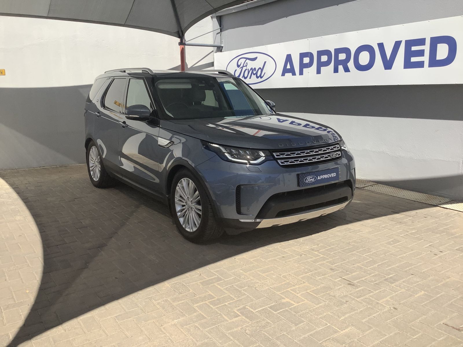 2020 Land Rover Discovery photo 4