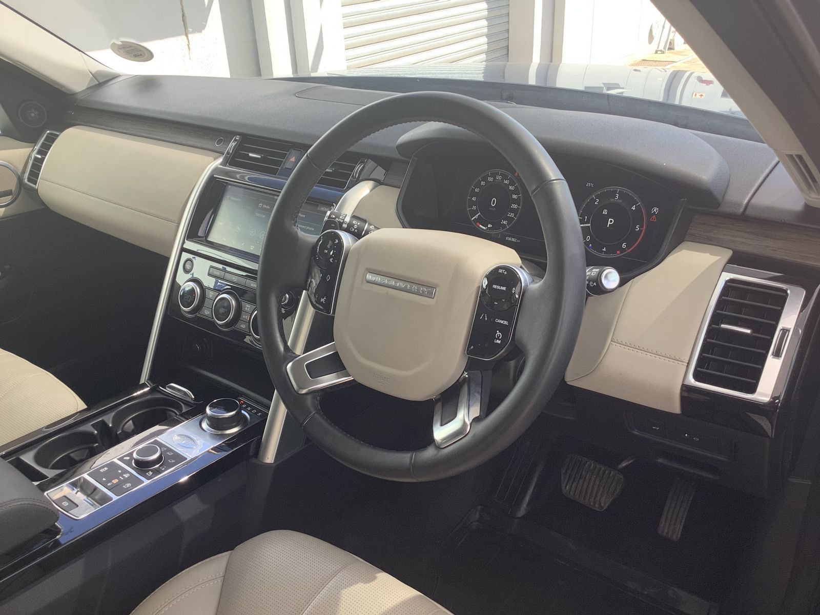 2020 Land Rover Discovery photo 5