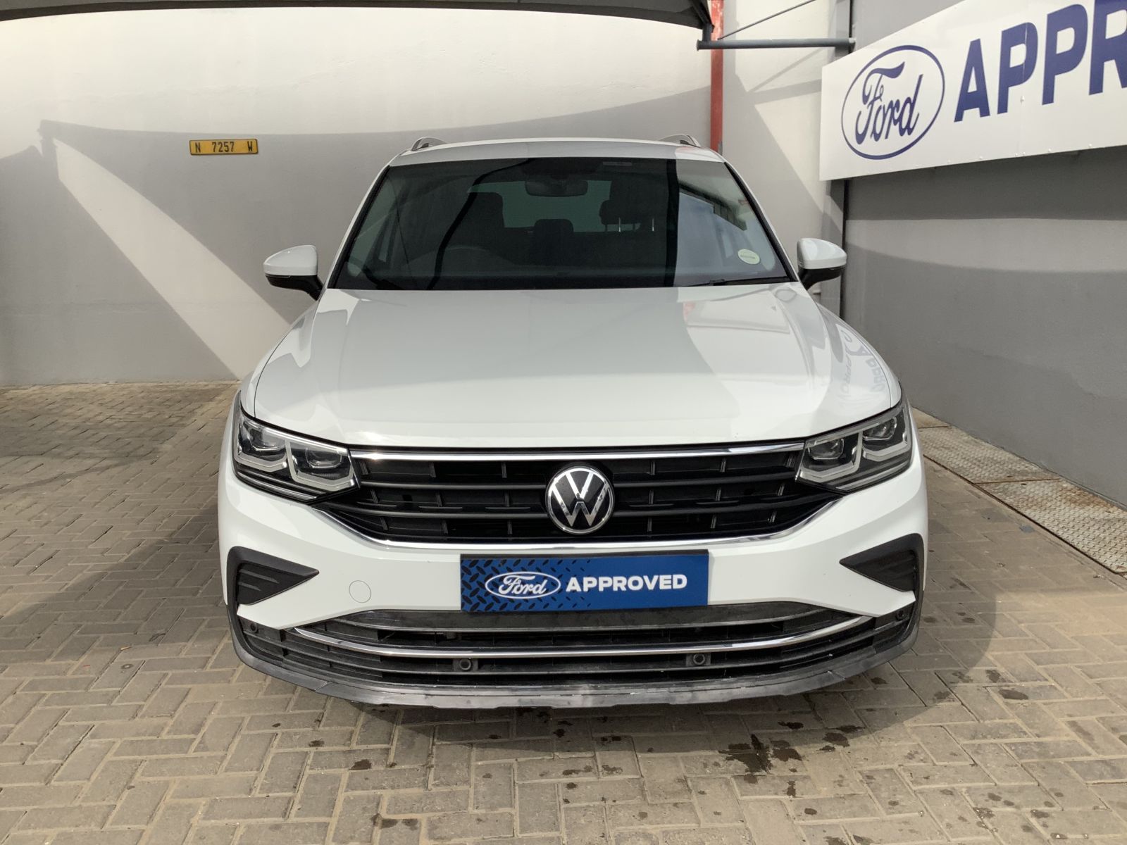 2023 Volkswagen Tiguan photo 2