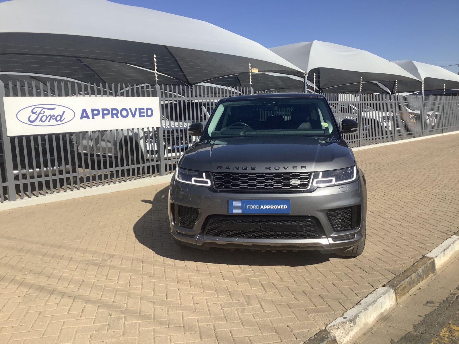 2019 Land Rover Range Rover photo 2