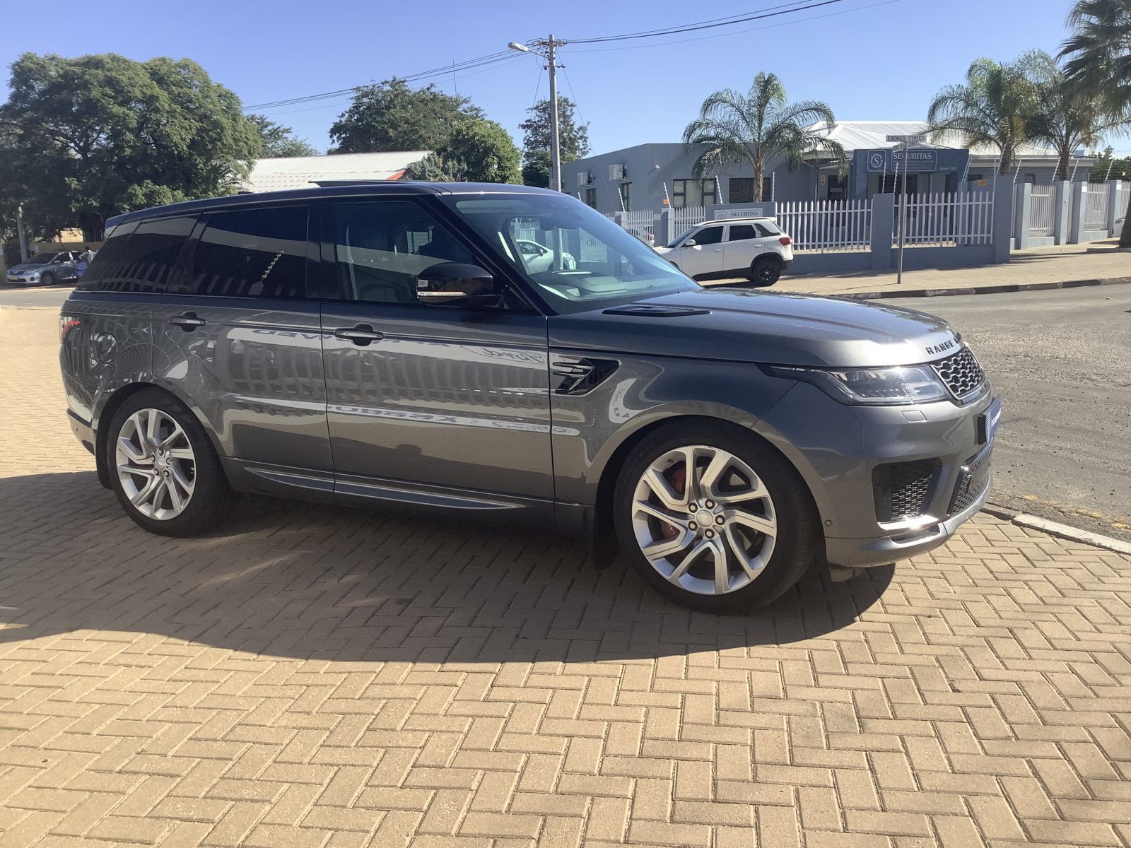 2019 Land Rover Range Rover photo 3