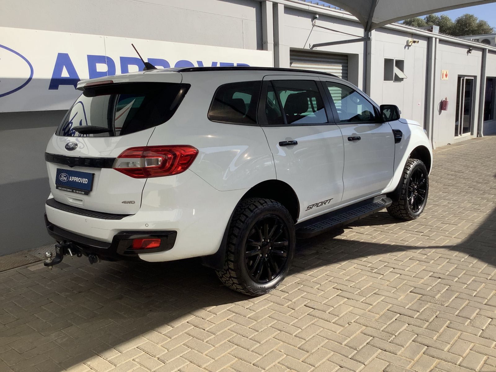 2022 Ford Everest photo 3