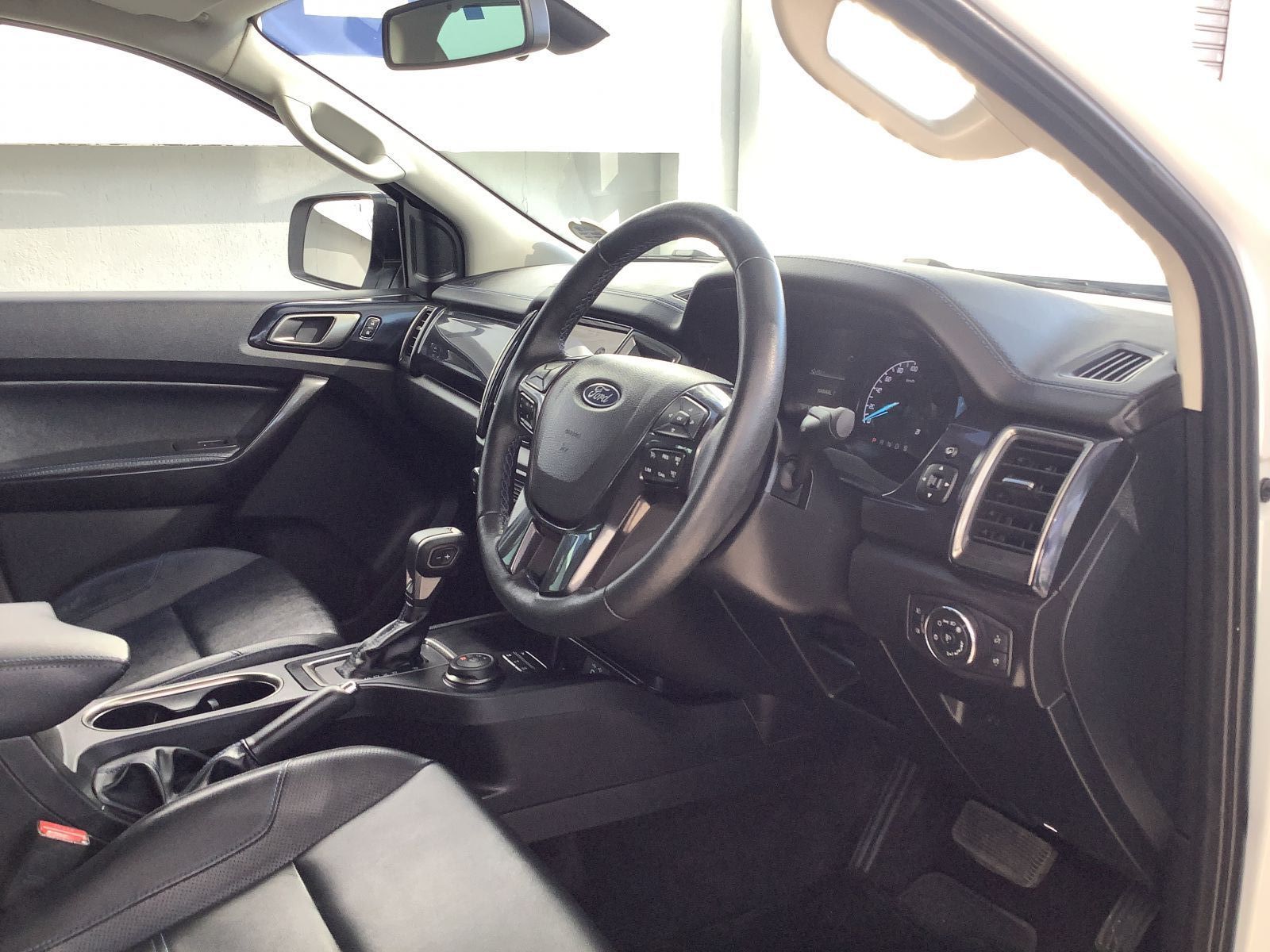 2022 Ford Everest photo 4