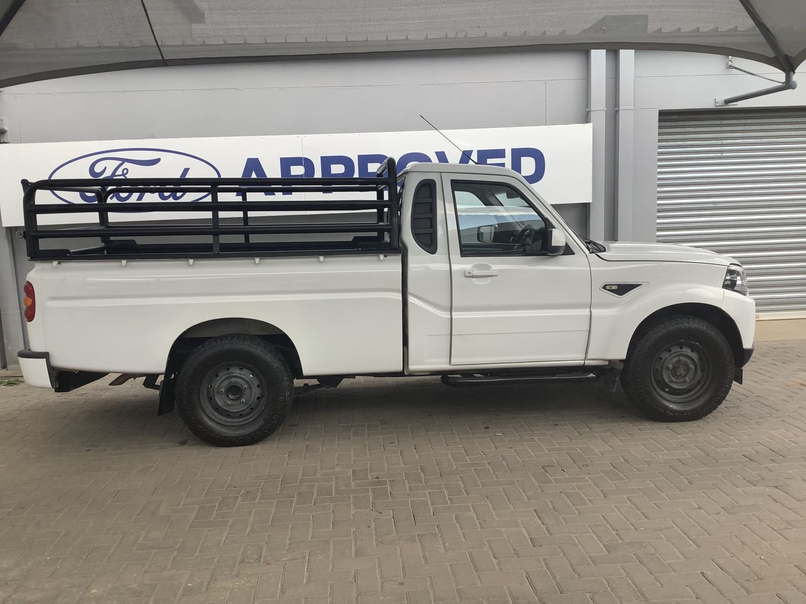 2021 Mahindra PIK UP photo 1