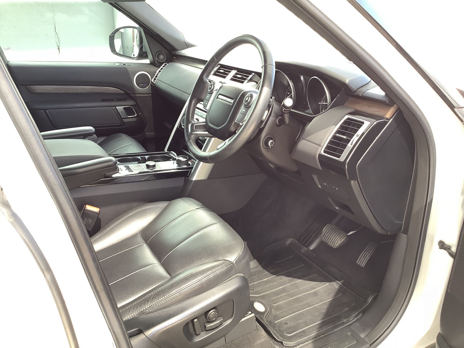 2017 Land Rover Discovery photo 5