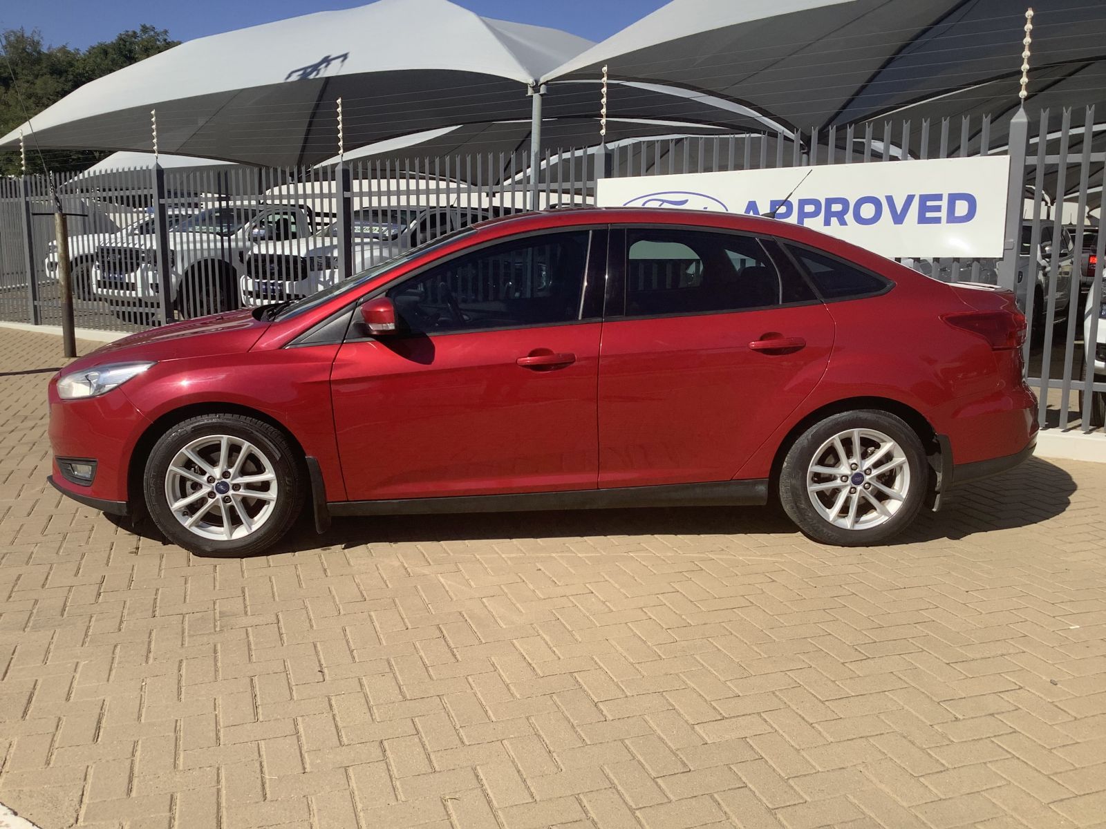 2016 Ford Focus photo 1