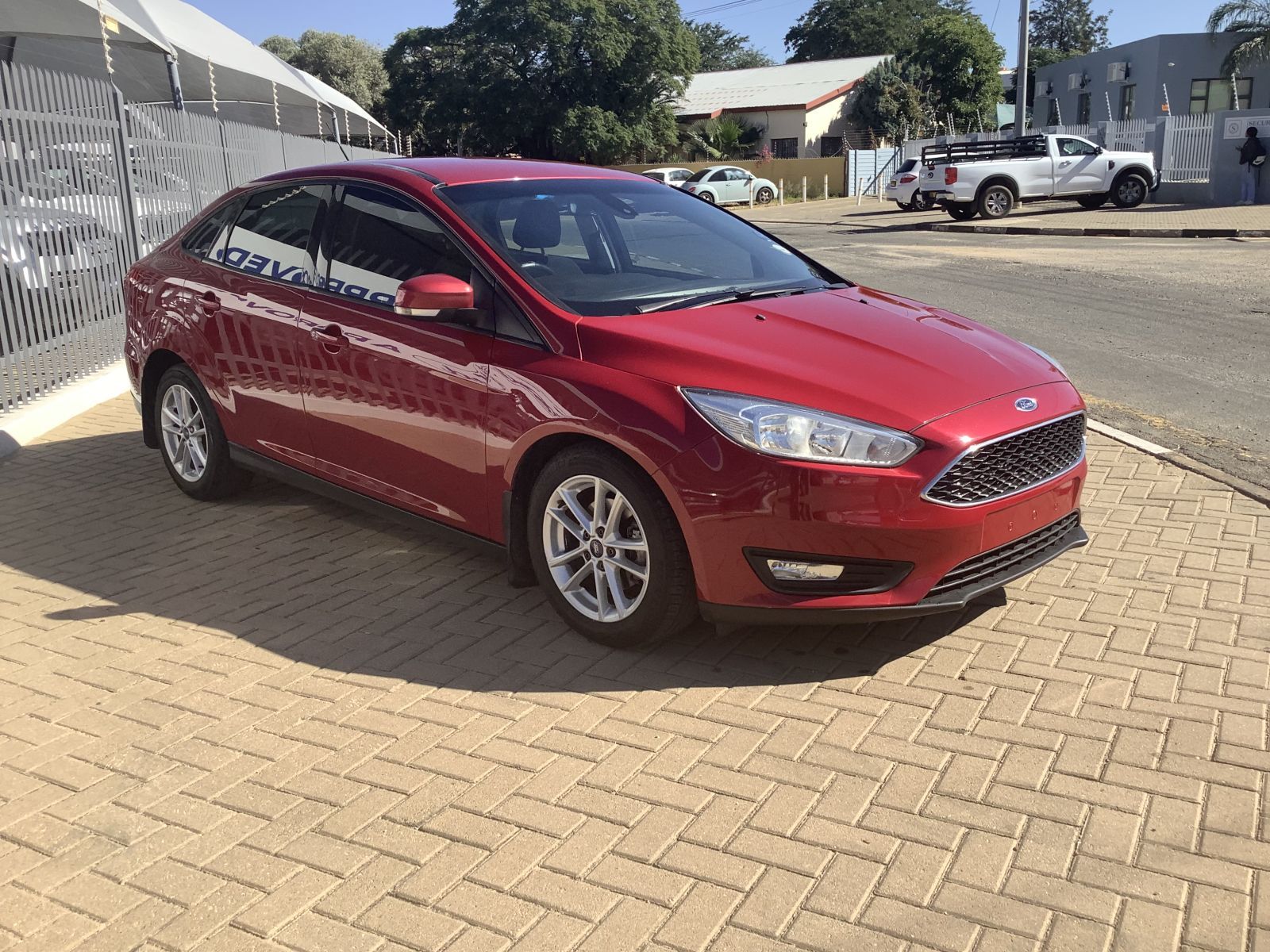 2016 Ford Focus photo 2